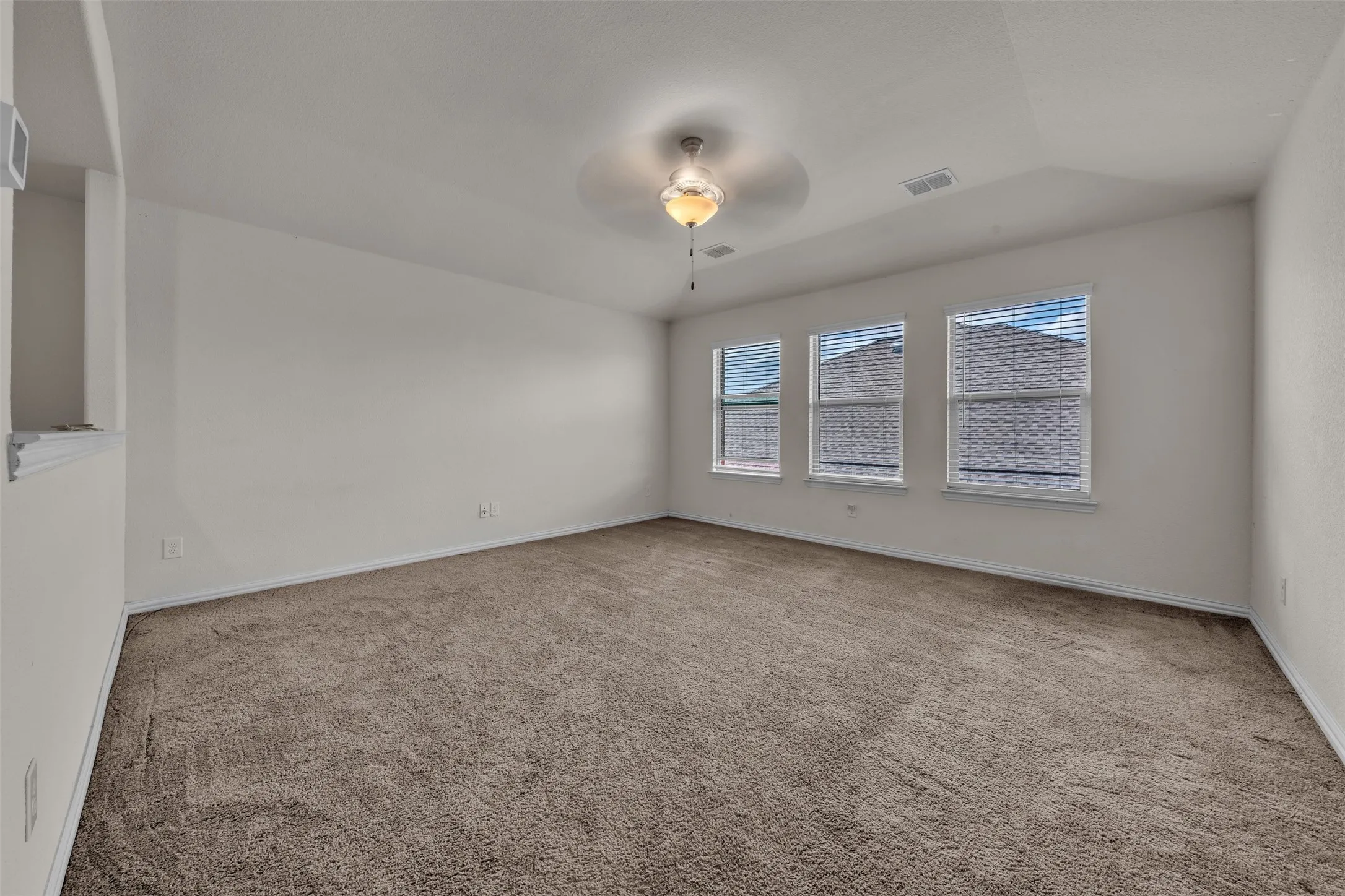 Single Family Residence For Sale in Tarrant County , 9106 Fall Creek Court, Arlington, Texas 76002, 4 Bedroom, 3 Bathroom, 2 Garage spaces, 2,234 Sqft, built in 2019, mls#21291464, Real Estate Agent in Arlington, Homes For Sale in Tarrant county, Homes For Sale in Arlington, Realtor in Arlington Texas, Real Estate Brokerage Independent Realty Texas, Luminita Cordes Realtor
