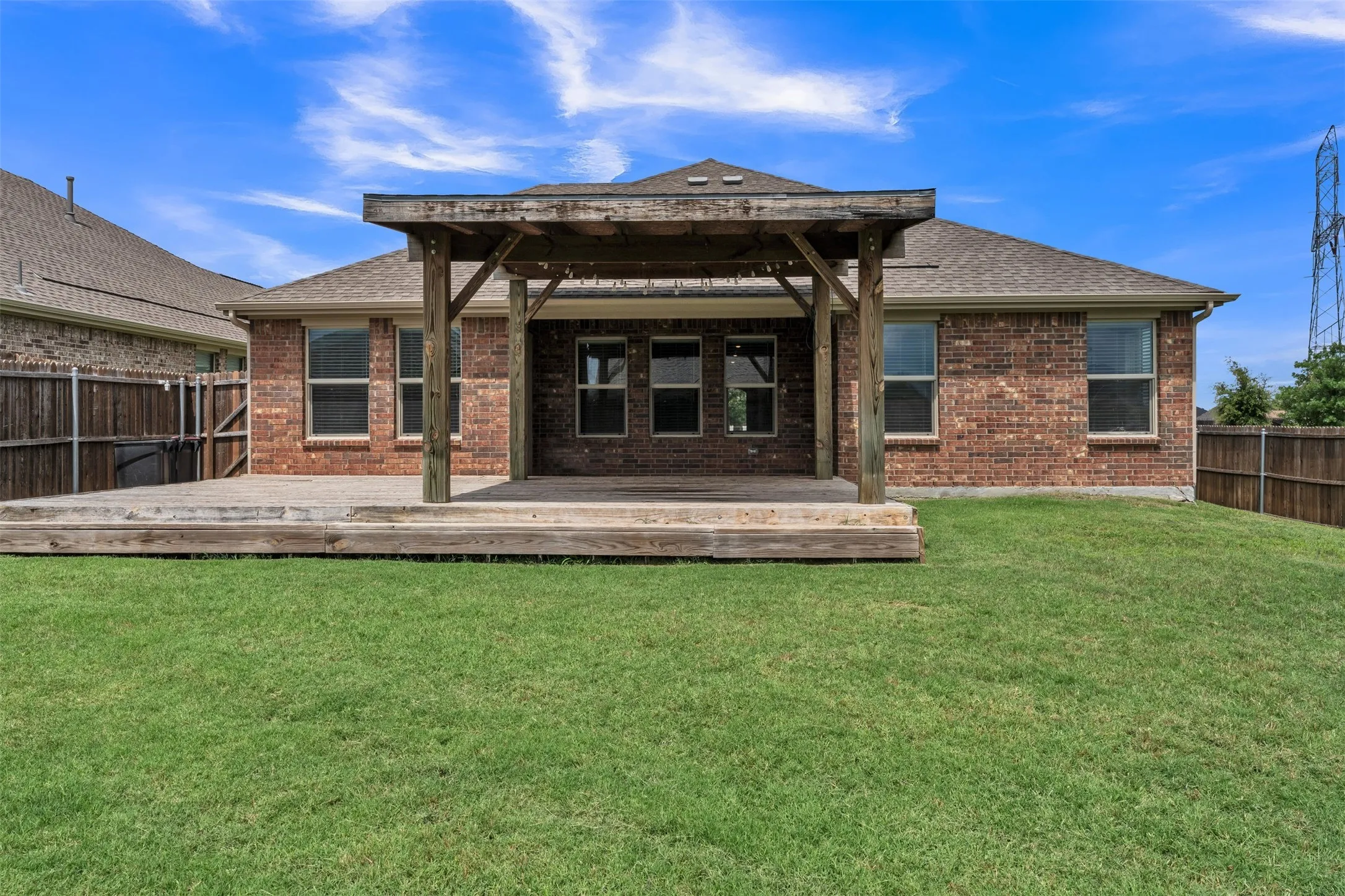 Single Family Residence For Sale in Tarrant County , 9106 Fall Creek Court, Arlington, Texas 76002, 4 Bedroom, 3 Bathroom, 2 Garage spaces, 2,234 Sqft, built in 2019, mls#21291464, Real Estate Agent in Arlington, Homes For Sale in Tarrant county, Homes For Sale in Arlington, Realtor in Arlington Texas, Real Estate Brokerage Independent Realty Texas, Luminita Cordes Realtor