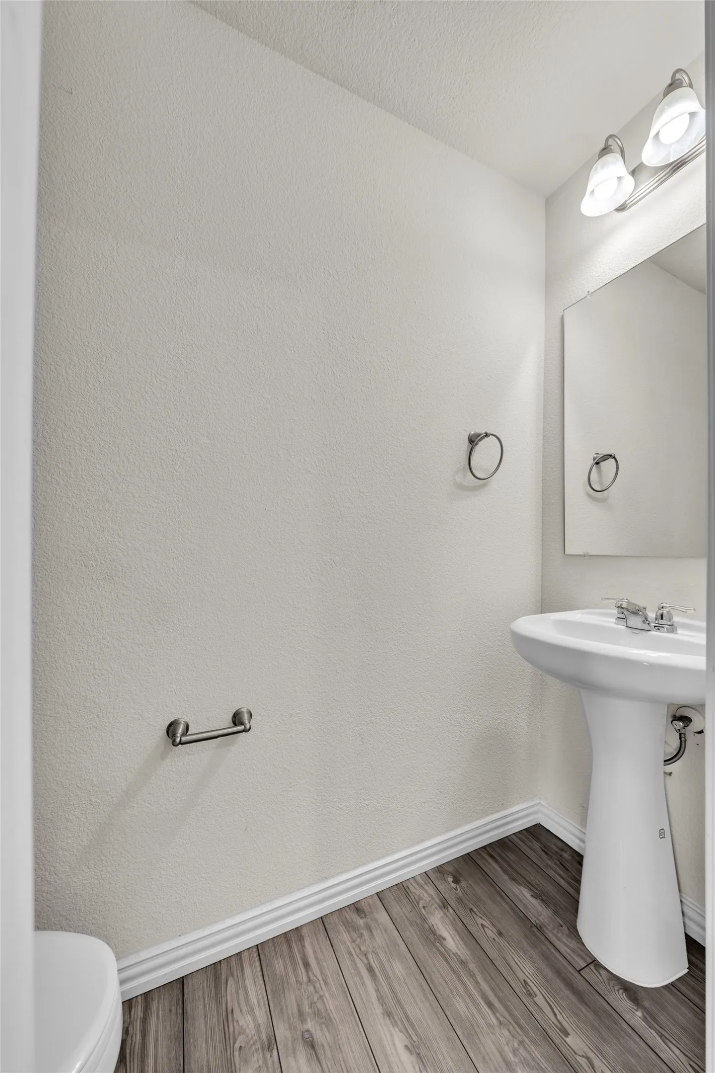 Single Family Residence For Sale in Tarrant County , 9106 Fall Creek Court, Arlington, Texas 76002, 4 Bedroom, 3 Bathroom, 2 Garage spaces, 2,234 Sqft, built in 2019, mls#21291464, Real Estate Agent in Arlington, Homes For Sale in Tarrant county, Homes For Sale in Arlington, Realtor in Arlington Texas, Real Estate Brokerage Independent Realty Texas, Luminita Cordes Realtor