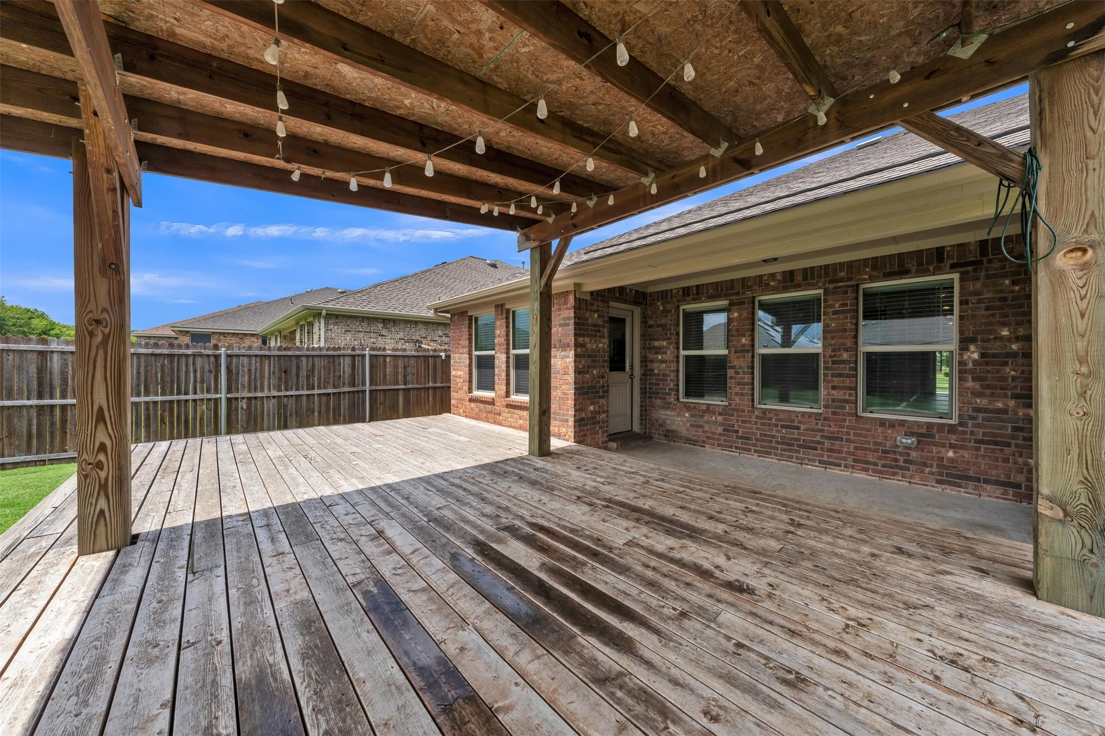 Single Family Residence For Sale in Tarrant County , 9106 Fall Creek Court, Arlington, Texas 76002, 4 Bedroom, 3 Bathroom, 2 Garage spaces, 2,234 Sqft, built in 2019, mls#21291464, Real Estate Agent in Arlington, Homes For Sale in Tarrant county, Homes For Sale in Arlington, Realtor in Arlington Texas, Real Estate Brokerage Independent Realty Texas, Luminita Cordes Realtor