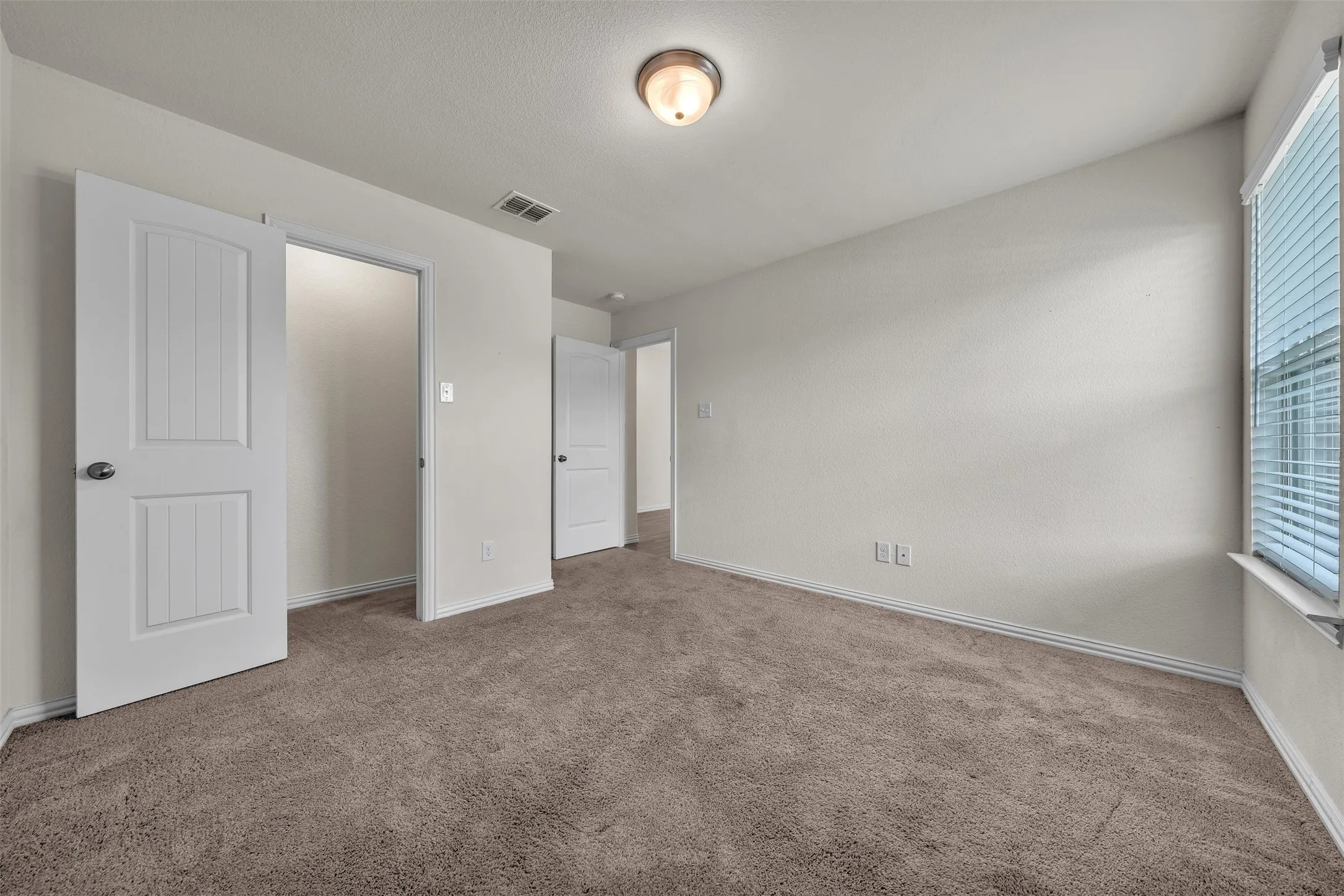 Single Family Residence For Sale in Tarrant County , 9106 Fall Creek Court, Arlington, Texas 76002, 4 Bedroom, 3 Bathroom, 2 Garage spaces, 2,234 Sqft, built in 2019, mls#21291464, Real Estate Agent in Arlington, Homes For Sale in Tarrant county, Homes For Sale in Arlington, Realtor in Arlington Texas, Real Estate Brokerage Independent Realty Texas, Luminita Cordes Realtor