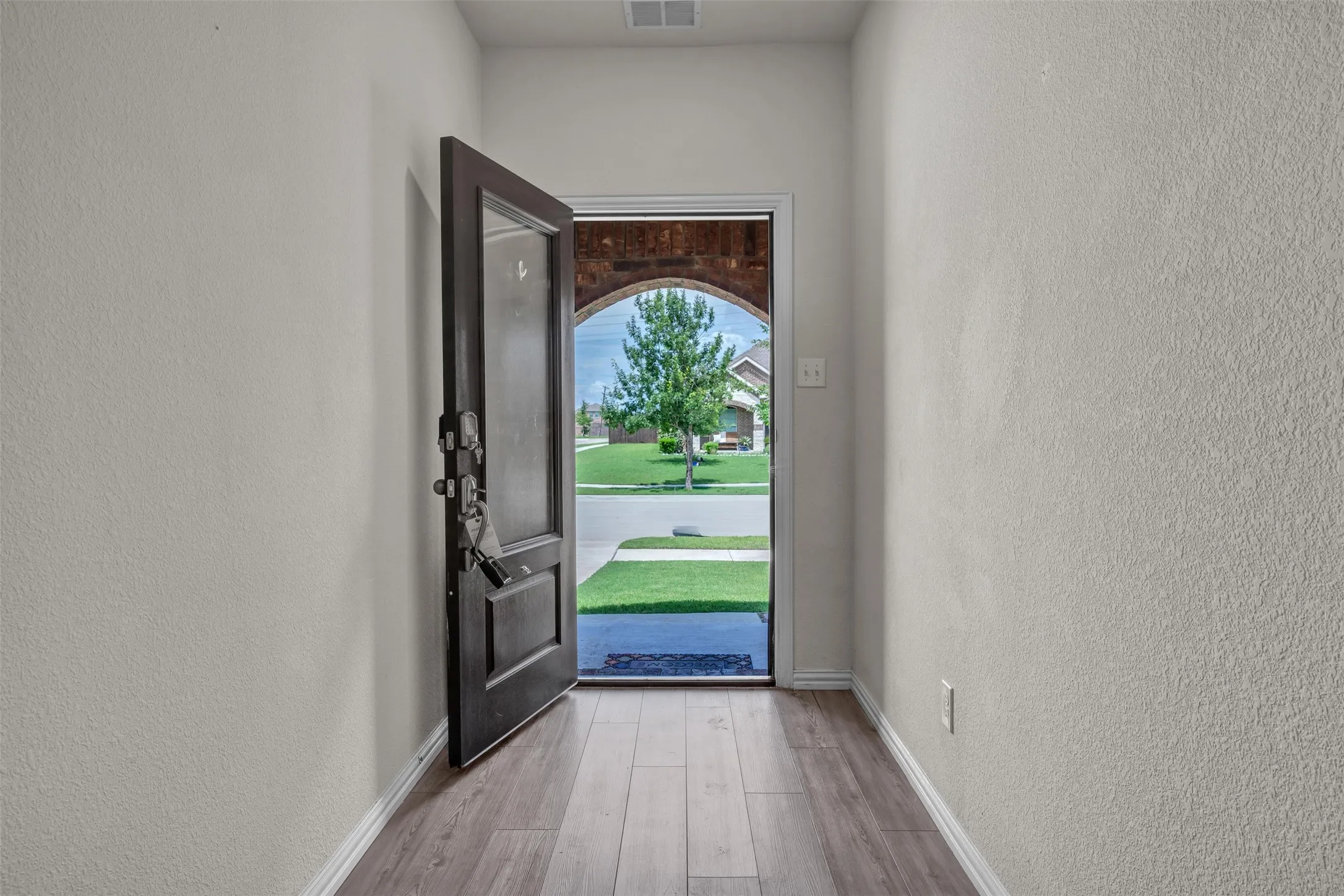 Single Family Residence For Sale in Tarrant County , 9106 Fall Creek Court, Arlington, Texas 76002, 4 Bedroom, 3 Bathroom, 2 Garage spaces, 2,234 Sqft, built in 2019, mls#21291464, Real Estate Agent in Arlington, Homes For Sale in Tarrant county, Homes For Sale in Arlington, Realtor in Arlington Texas, Real Estate Brokerage Independent Realty Texas, Luminita Cordes Realtor