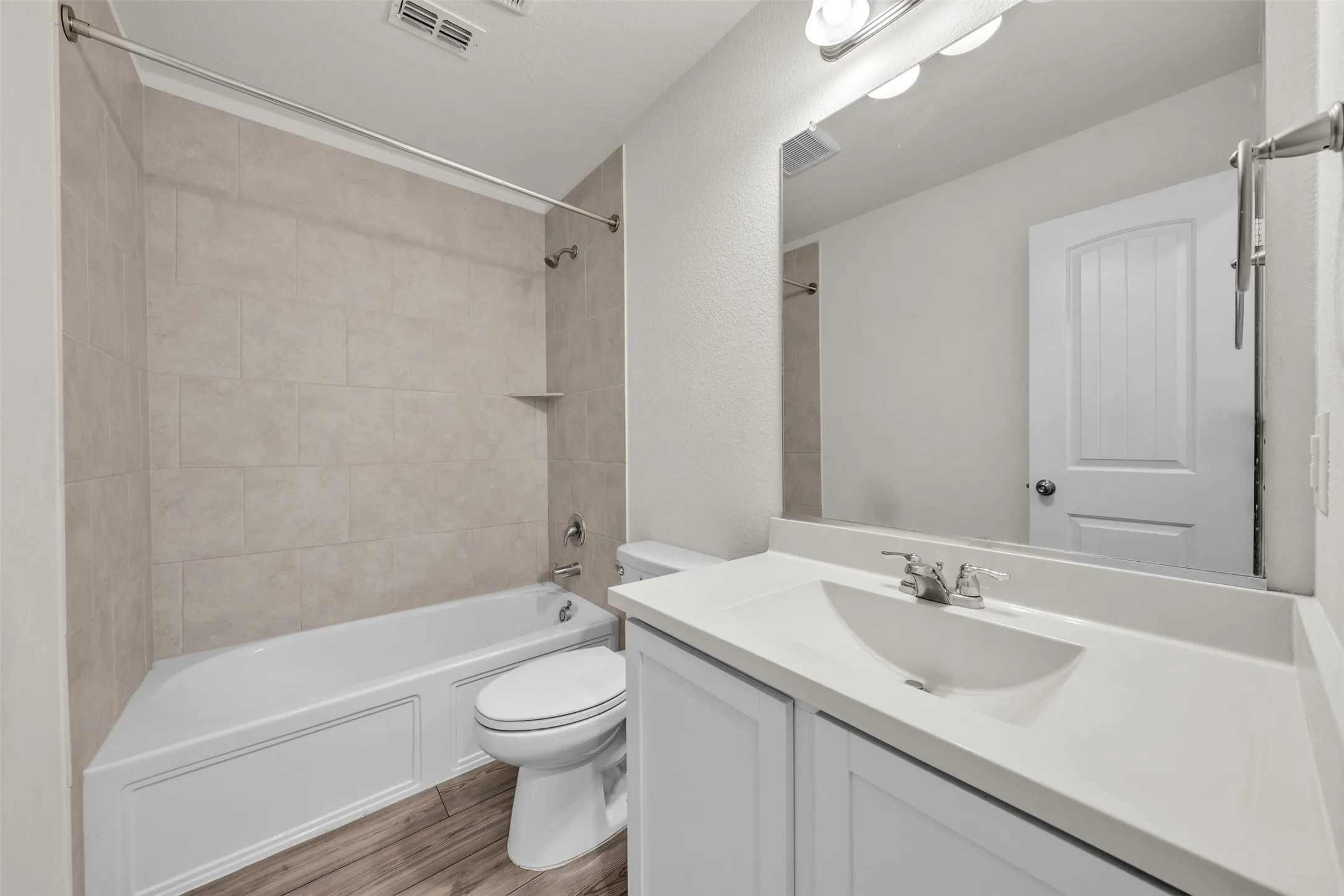 Single Family Residence For Sale in Tarrant County , 9106 Fall Creek Court, Arlington, Texas 76002, 4 Bedroom, 3 Bathroom, 2 Garage spaces, 2,234 Sqft, built in 2019, mls#21291464, Real Estate Agent in Arlington, Homes For Sale in Tarrant county, Homes For Sale in Arlington, Realtor in Arlington Texas, Real Estate Brokerage Independent Realty Texas, Luminita Cordes Realtor