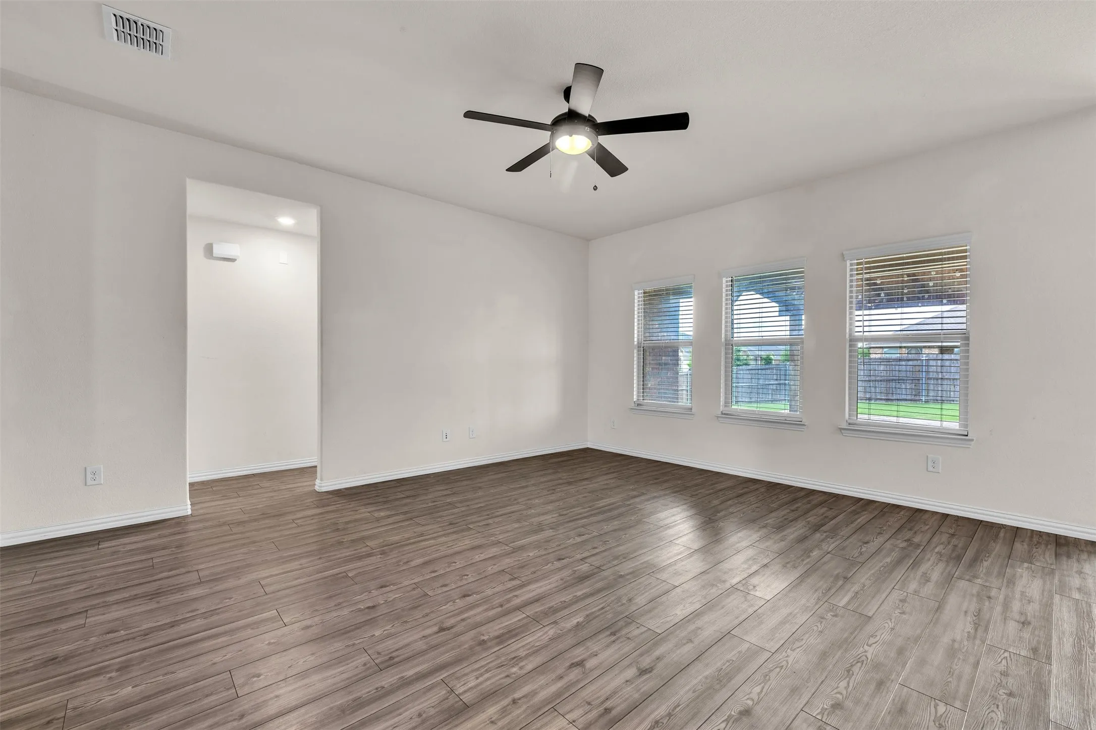 Single Family Residence For Sale in Tarrant County , 9106 Fall Creek Court, Arlington, Texas 76002, 4 Bedroom, 3 Bathroom, 2 Garage spaces, 2,234 Sqft, built in 2019, mls#21291464, Real Estate Agent in Arlington, Homes For Sale in Tarrant county, Homes For Sale in Arlington, Realtor in Arlington Texas, Real Estate Brokerage Independent Realty Texas, Luminita Cordes Realtor