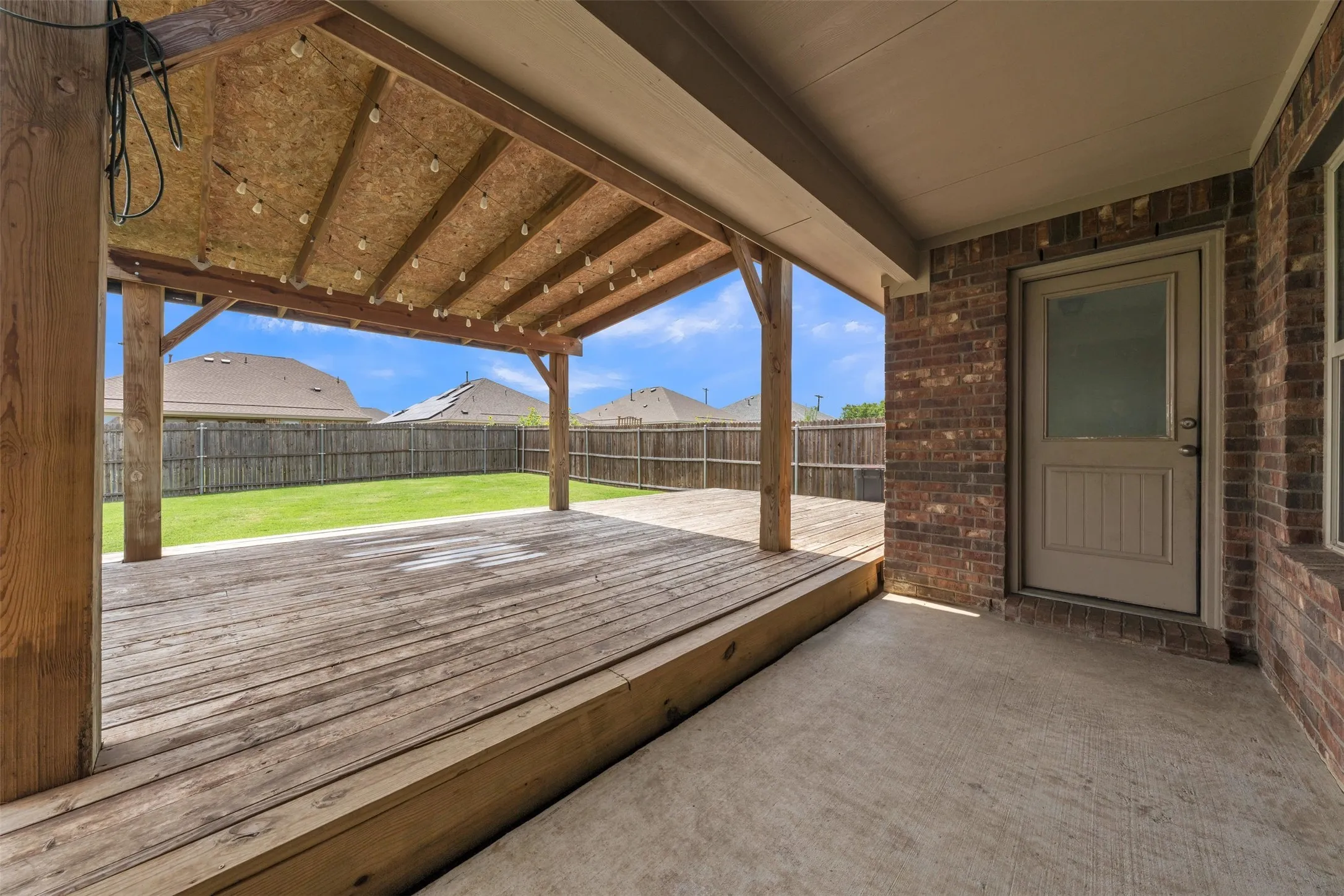 Single Family Residence For Sale in Tarrant County , 9106 Fall Creek Court, Arlington, Texas 76002, 4 Bedroom, 3 Bathroom, 2 Garage spaces, 2,234 Sqft, built in 2019, mls#21291464, Real Estate Agent in Arlington, Homes For Sale in Tarrant county, Homes For Sale in Arlington, Realtor in Arlington Texas, Real Estate Brokerage Independent Realty Texas, Luminita Cordes Realtor