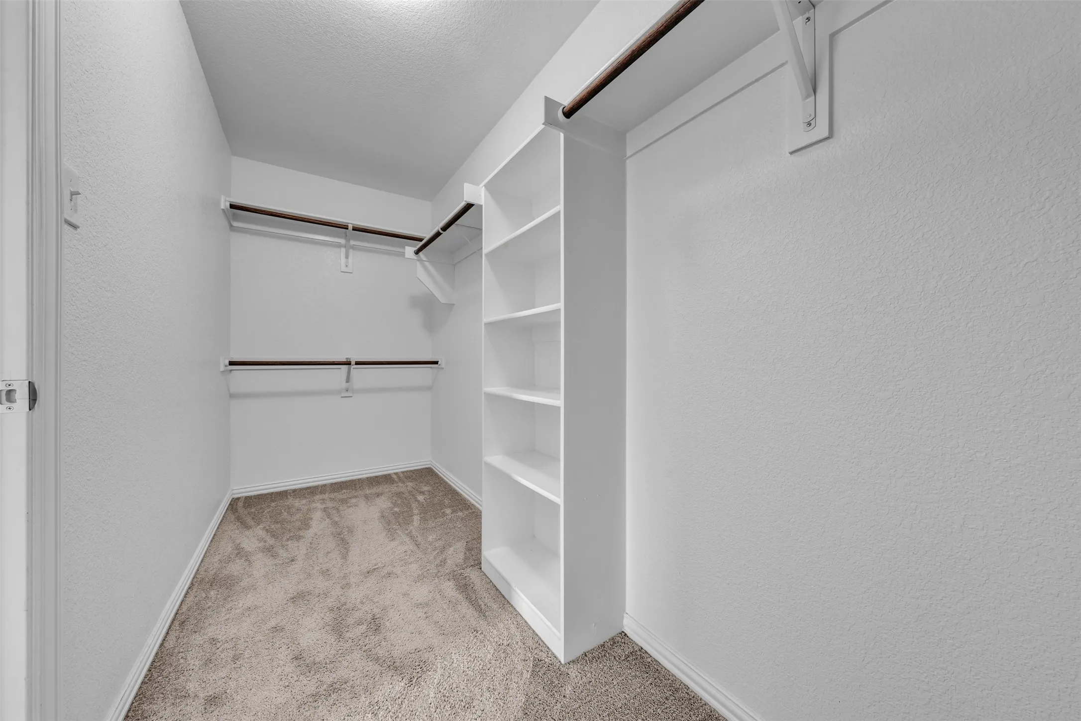 Single Family Residence For Sale in Tarrant County , 9106 Fall Creek Court, Arlington, Texas 76002, 4 Bedroom, 3 Bathroom, 2 Garage spaces, 2,234 Sqft, built in 2019, mls#21291464, Real Estate Agent in Arlington, Homes For Sale in Tarrant county, Homes For Sale in Arlington, Realtor in Arlington Texas, Real Estate Brokerage Independent Realty Texas, Luminita Cordes Realtor