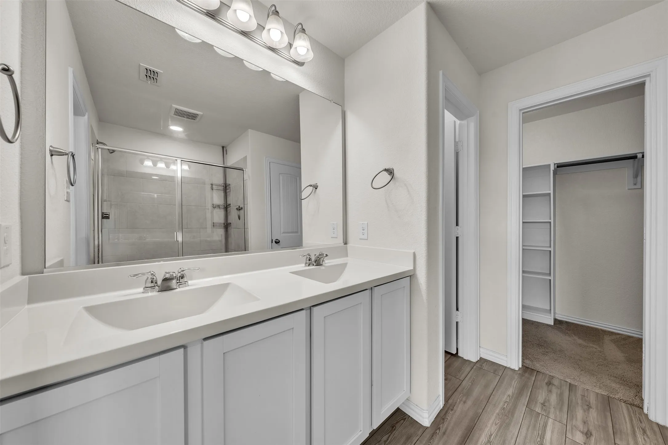 Single Family Residence For Sale in Tarrant County , 9106 Fall Creek Court, Arlington, Texas 76002, 4 Bedroom, 3 Bathroom, 2 Garage spaces, 2,234 Sqft, built in 2019, mls#21291464, Real Estate Agent in Arlington, Homes For Sale in Tarrant county, Homes For Sale in Arlington, Realtor in Arlington Texas, Real Estate Brokerage Independent Realty Texas, Luminita Cordes Realtor
