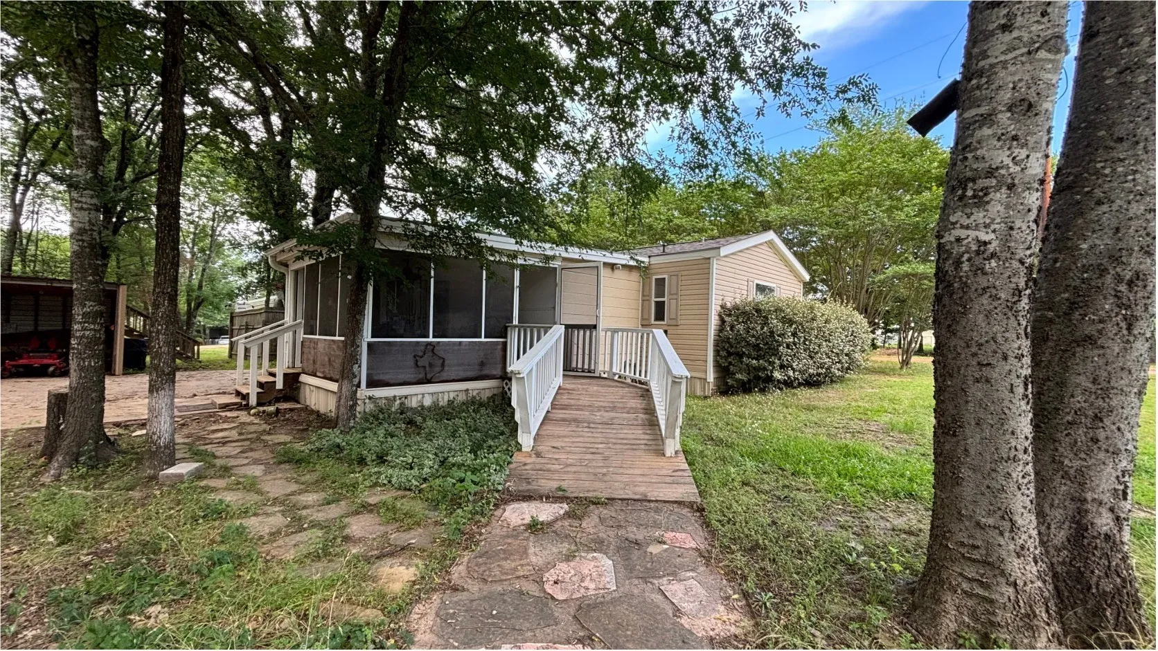Mobile Home For Sale in Wood County , 106 Tejas, Quitman, Texas 75783, 3 Bedrooms, 2 Bathrooms, Garage spaces, 1,216 Sqft, built in 2018, Price $149,900, mls#21293770, Real Estate Agent in Quitman, Homes For Sale in Wood county, Homes For Sale in Quitman, Realtor in Quitman Texas, Real Estate Brokerage Independent Realty Texas, Luminita Cordes Realtor