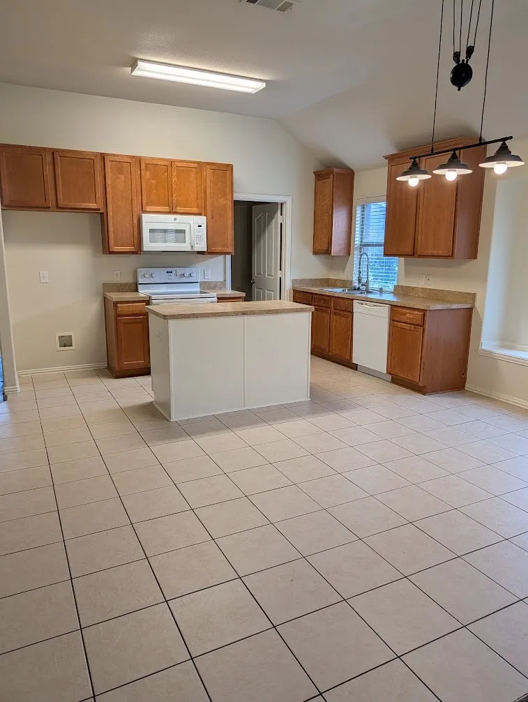 Single Family Residence For Rent in Denton County , 2409 Deerwood Drive, Little Elm, Texas 75068, 4 Bedroom, 2 Bathroom, 2 Garage spaces, 2,044 Sqft, built in 2006, mls#21293883, Real Estate Agent in Little Elm, Homes For Rent in Denton county, Homes For Rent in Little Elm, Realtor in Little Elm Texas, Real Estate Brokerage Independent Realty Texas, Luminita Cordes Realtor