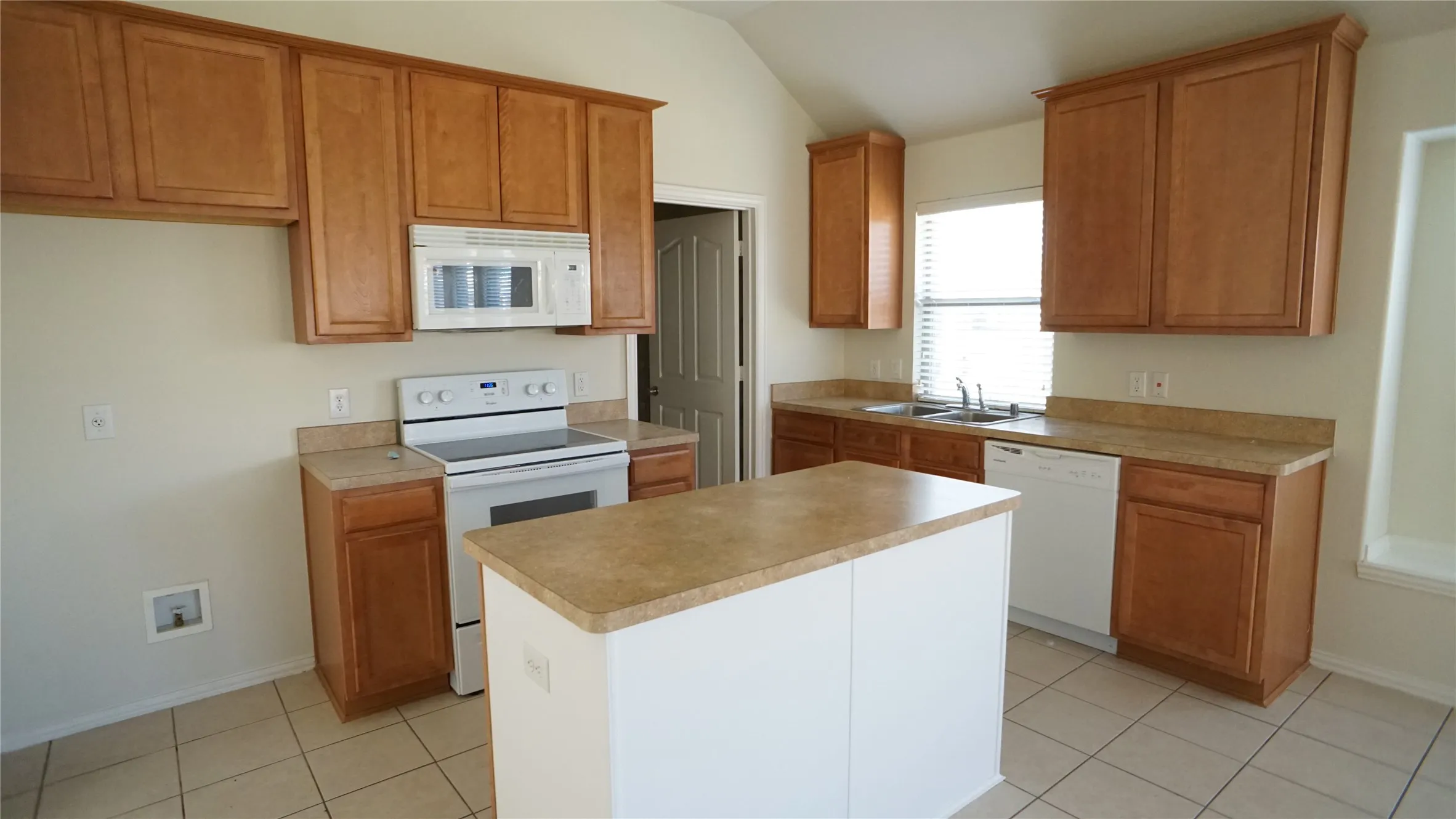 Single Family Residence For Rent in Denton County , 2409 Deerwood Drive, Little Elm, Texas 75068, 4 Bedroom, 2 Bathroom, 2 Garage spaces, 2,044 Sqft, built in 2006, mls#21293883, Real Estate Agent in Little Elm, Homes For Rent in Denton county, Homes For Rent in Little Elm, Realtor in Little Elm Texas, Real Estate Brokerage Independent Realty Texas, Luminita Cordes Realtor