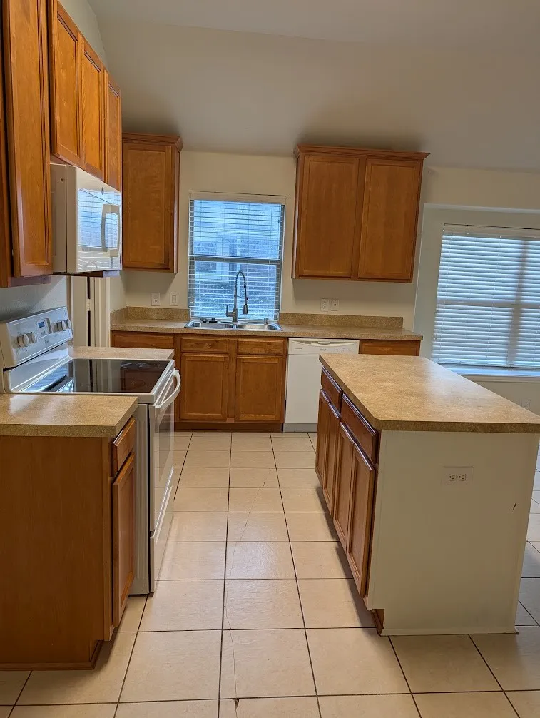 Single Family Residence For Rent in Denton County , 2409 Deerwood Drive, Little Elm, Texas 75068, 4 Bedroom, 2 Bathroom, 2 Garage spaces, 2,044 Sqft, built in 2006, mls#21293883, Real Estate Agent in Little Elm, Homes For Rent in Denton county, Homes For Rent in Little Elm, Realtor in Little Elm Texas, Real Estate Brokerage Independent Realty Texas, Luminita Cordes Realtor
