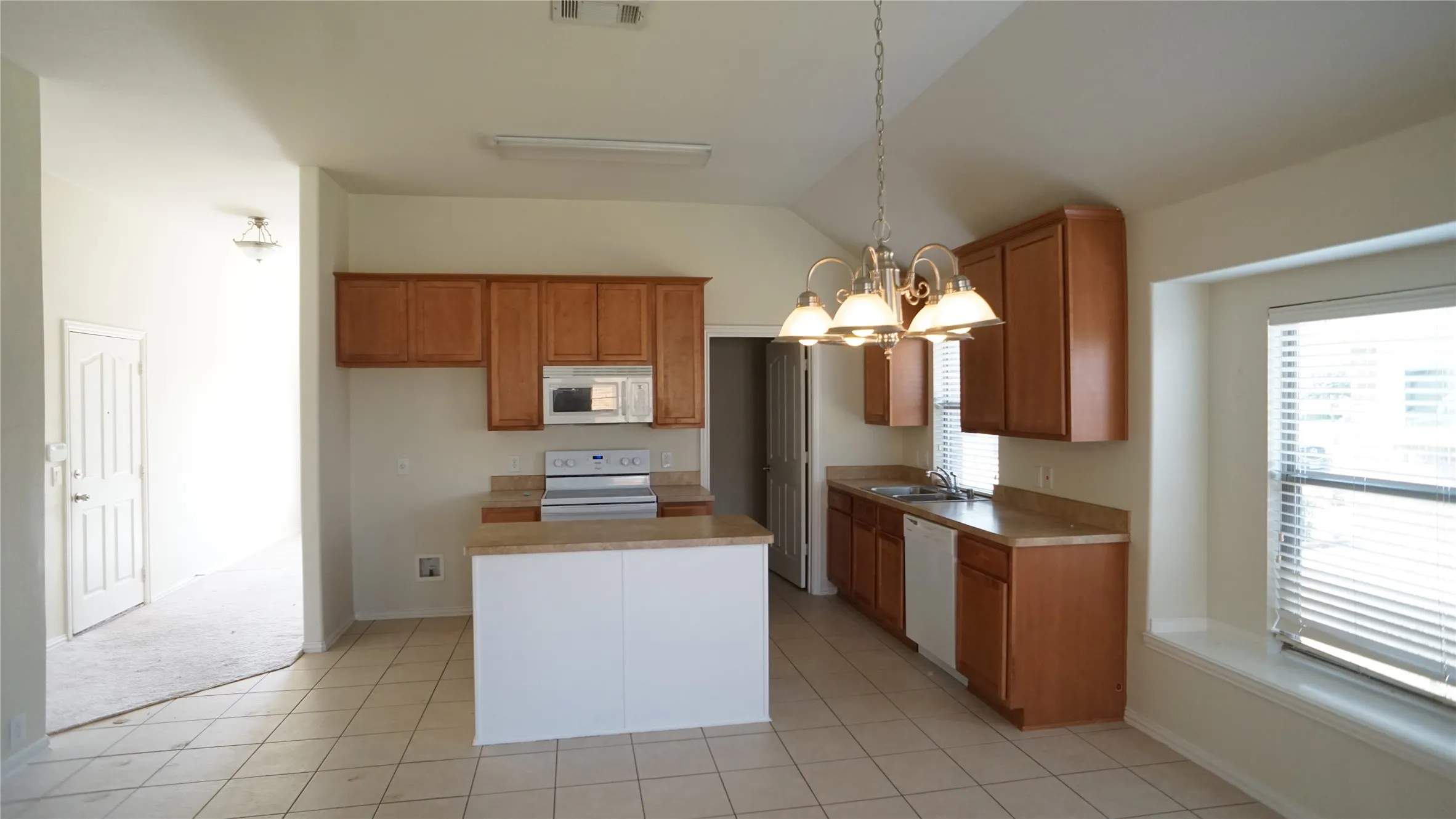 Single Family Residence For Rent in Denton County , 2409 Deerwood Drive, Little Elm, Texas 75068, 4 Bedroom, 2 Bathroom, 2 Garage spaces, 2,044 Sqft, built in 2006, mls#21293883, Real Estate Agent in Little Elm, Homes For Rent in Denton county, Homes For Rent in Little Elm, Realtor in Little Elm Texas, Real Estate Brokerage Independent Realty Texas, Luminita Cordes Realtor