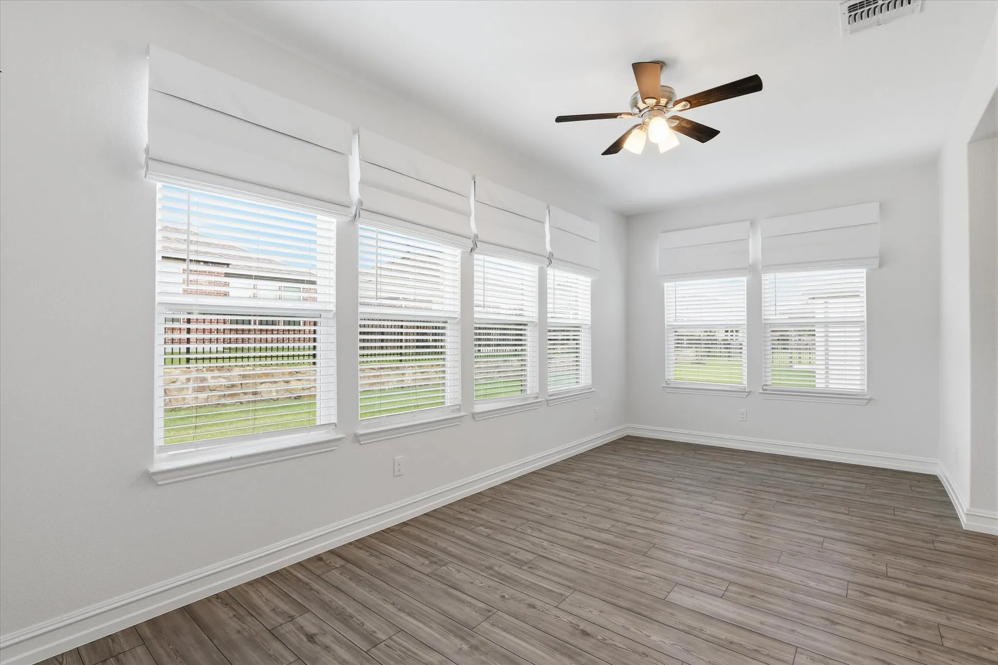 Single Family Residence For Sale in Denton County , 1112 Cornerstone Drive, Little Elm, Texas 76227, 3 Bedroom, 3 Bathroom, 2 Garage spaces, 2,809 Sqft, built in 2023, mls#21293872, Real Estate Agent in Little Elm, Homes For Sale in Denton county, Homes For Sale in Little Elm, Realtor in Little Elm Texas, Real Estate Brokerage Independent Realty Texas, Luminita Cordes Realtor