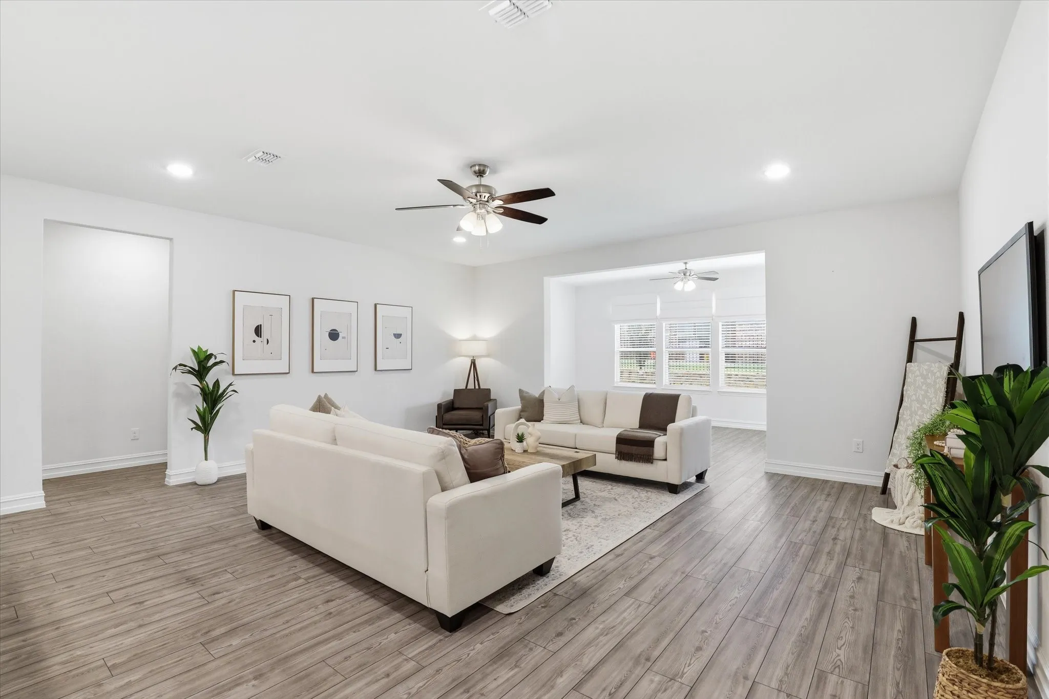 Single Family Residence For Sale in Denton County , 1112 Cornerstone Drive, Little Elm, Texas 76227, 3 Bedroom, 3 Bathroom, 2 Garage spaces, 2,809 Sqft, built in 2023, mls#21293872, Real Estate Agent in Little Elm, Homes For Sale in Denton county, Homes For Sale in Little Elm, Realtor in Little Elm Texas, Real Estate Brokerage Independent Realty Texas, Luminita Cordes Realtor