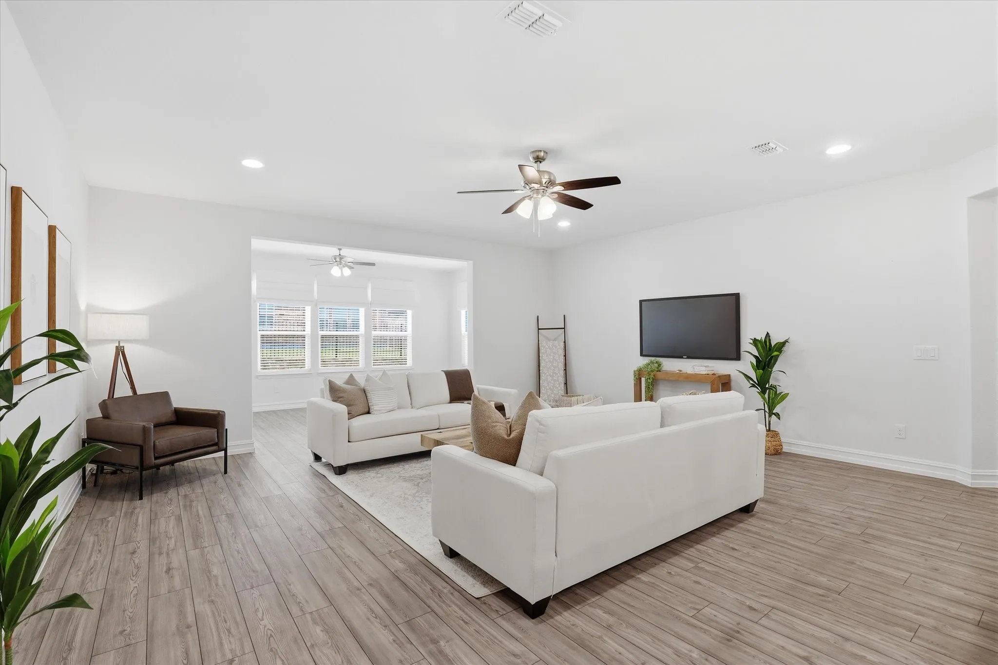 Single Family Residence For Sale in Denton County , 1112 Cornerstone Drive, Little Elm, Texas 76227, 3 Bedroom, 3 Bathroom, 2 Garage spaces, 2,809 Sqft, built in 2023, mls#21293872, Real Estate Agent in Little Elm, Homes For Sale in Denton county, Homes For Sale in Little Elm, Realtor in Little Elm Texas, Real Estate Brokerage Independent Realty Texas, Luminita Cordes Realtor