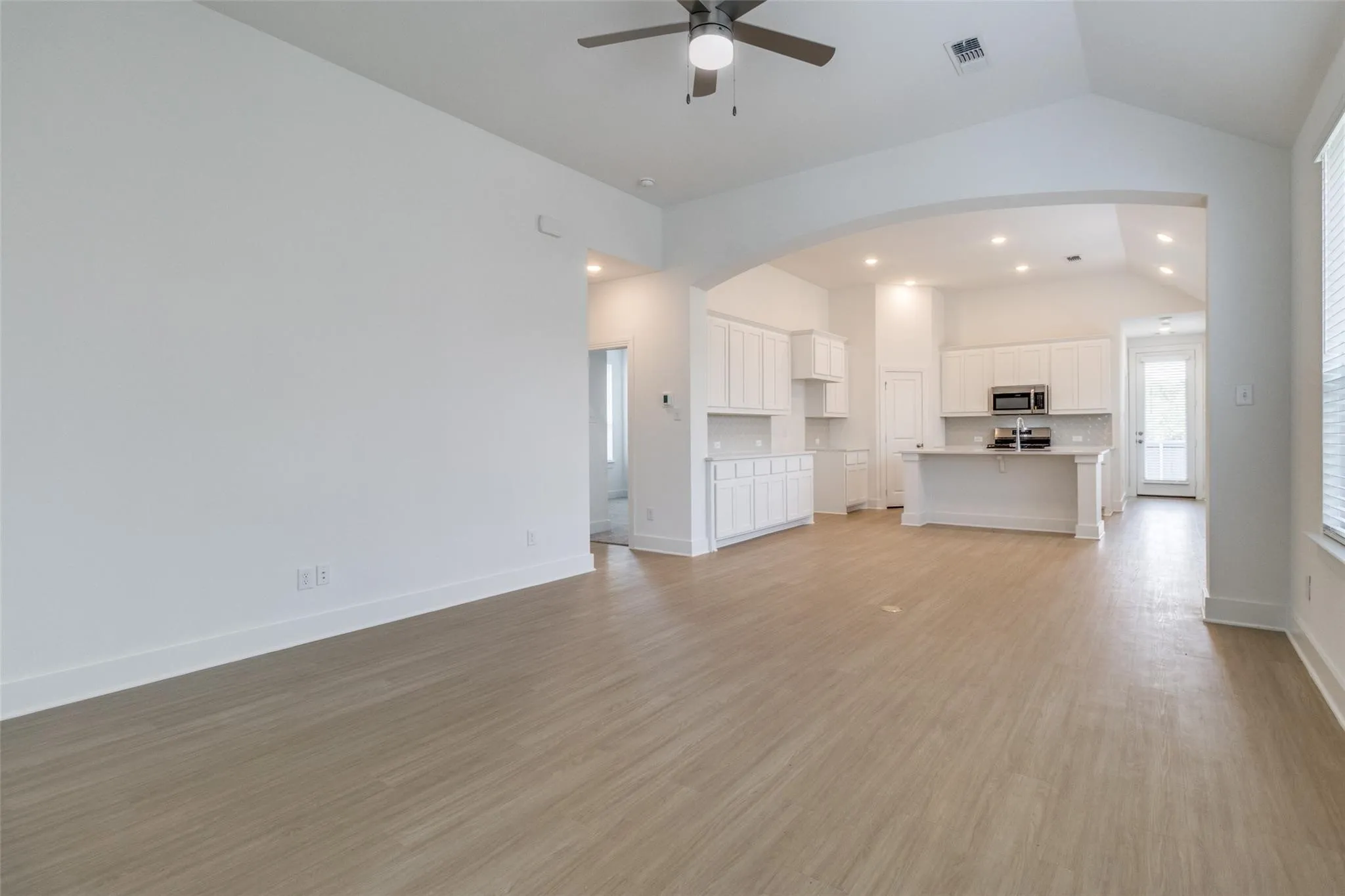 Single Family Residence For Rent in Grayson County , 1249 Newport Street, Sherman, Texas 75090, 3 Bedroom, 2 Bathroom, 2 Garage spaces, 1,618 Sqft, built in 2024, mls#21272329, Real Estate Agent in Sherman, Homes For Rent in Grayson county, Homes For Rent in Sherman, Realtor in Sherman Texas, Real Estate Brokerage Independent Realty Texas, Luminita Cordes Realtor