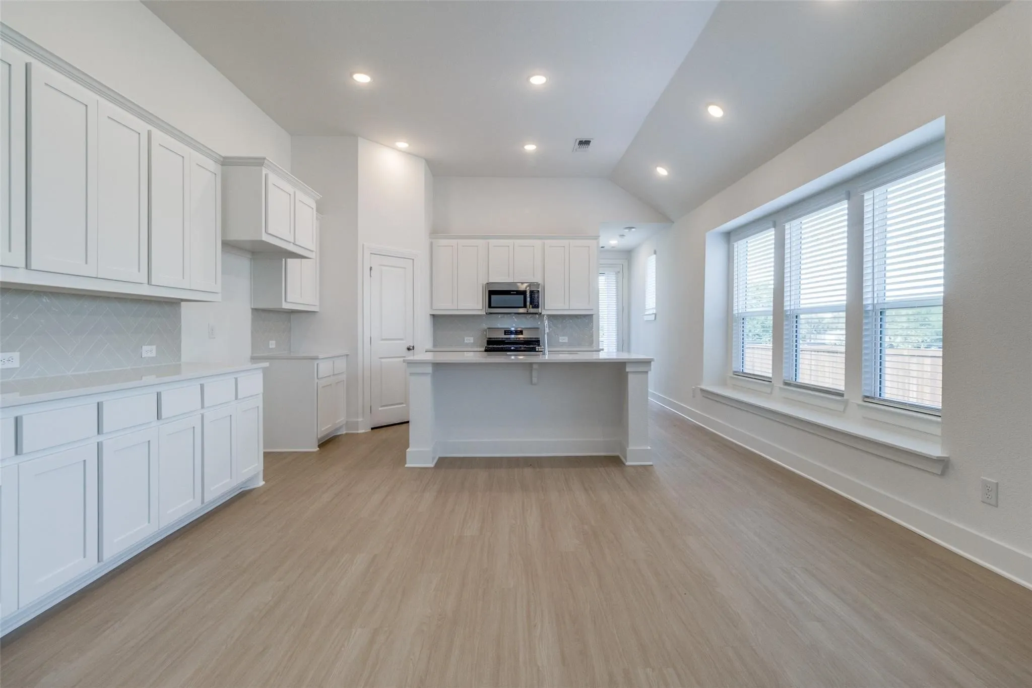 Single Family Residence For Rent in Grayson County , 1249 Newport Street, Sherman, Texas 75090, 3 Bedroom, 2 Bathroom, 2 Garage spaces, 1,618 Sqft, built in 2024, mls#21272329, Real Estate Agent in Sherman, Homes For Rent in Grayson county, Homes For Rent in Sherman, Realtor in Sherman Texas, Real Estate Brokerage Independent Realty Texas, Luminita Cordes Realtor