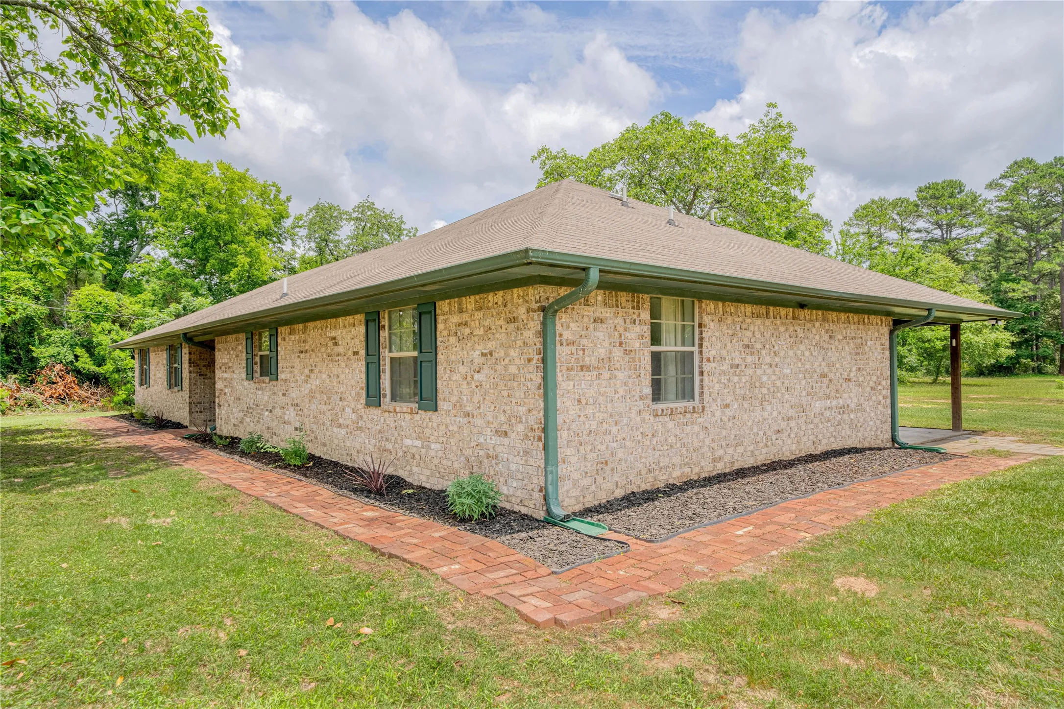 Single Family Residence For Sale in Upshur County , 1092 FM 1002 N, Winnsboro, Texas 75494, 4 Bedroom, 2 Bathroom, Garage spaces, 1,969 Sqft, built in 2007, mls#21292160, Real Estate Agent in Winnsboro, Homes For Sale in Upshur county, Homes For Sale in Winnsboro, Realtor in Winnsboro Texas, Real Estate Brokerage Independent Realty Texas, Luminita Cordes Realtor