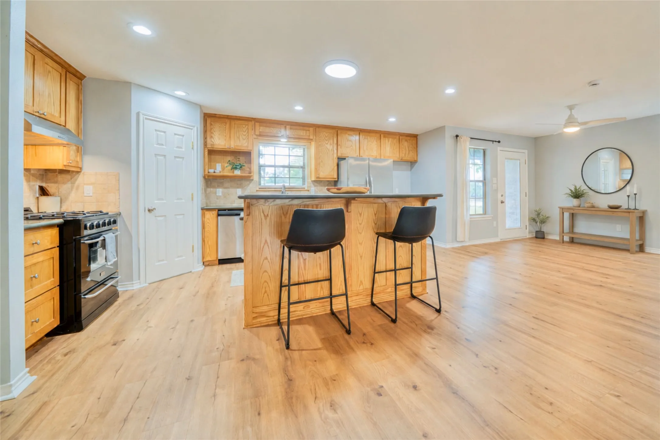Single Family Residence For Sale in Upshur County , 1092 FM 1002 N, Winnsboro, Texas 75494, 4 Bedroom, 2 Bathroom, Garage spaces, 1,969 Sqft, built in 2007, mls#21292160, Real Estate Agent in Winnsboro, Homes For Sale in Upshur county, Homes For Sale in Winnsboro, Realtor in Winnsboro Texas, Real Estate Brokerage Independent Realty Texas, Luminita Cordes Realtor