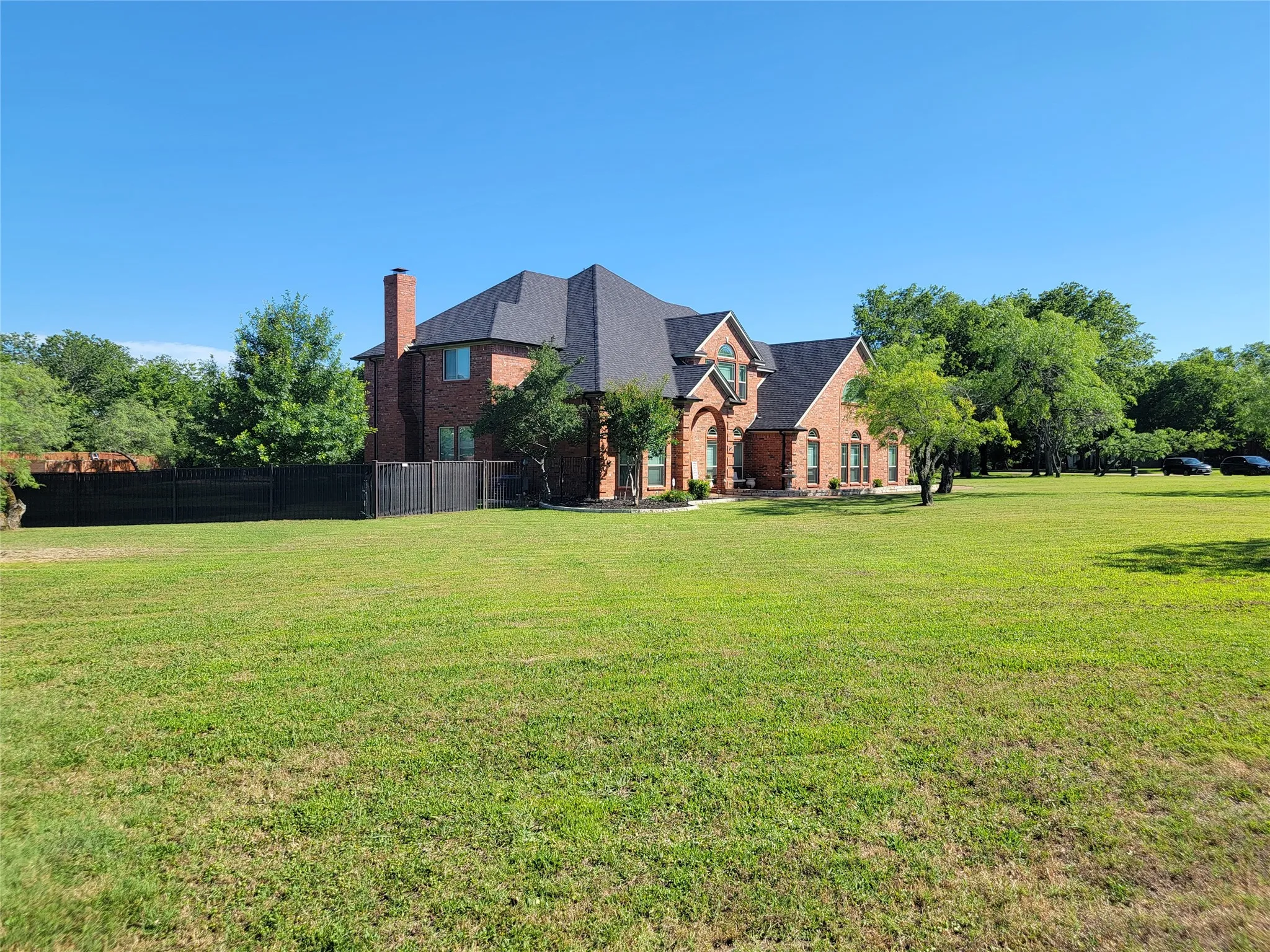 Single Family Residence For Sale in Denton County , 4016 Bordeaux Circle, Flower Mound, Texas 75022, 4 Bedroom, 4 Bathroom, 2 Garage spaces, 3,373 Sqft, built in 1993, mls#21293913, Real Estate Agent in Flower Mound, Homes For Sale in Denton county, Homes For Sale in Flower Mound, Realtor in Flower Mound Texas, Real Estate Brokerage Independent Realty Texas, Luminita Cordes Realtor
