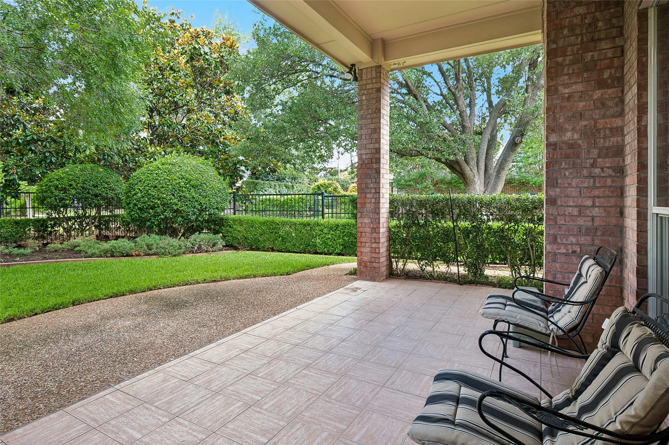 Single Family Residence For Sale in Tarrant County , 622 Regency Crossing, Southlake, Texas 76092, 3 Bedroom, 3 Bathroom, 2 Garage spaces, 3,225 Sqft, built in 1997, mls#21214016, Real Estate Agent in Southlake, Homes For Sale in Tarrant county, Homes For Sale in Southlake, Realtor in Southlake Texas, Real Estate Brokerage Independent Realty Texas, Luminita Cordes Realtor