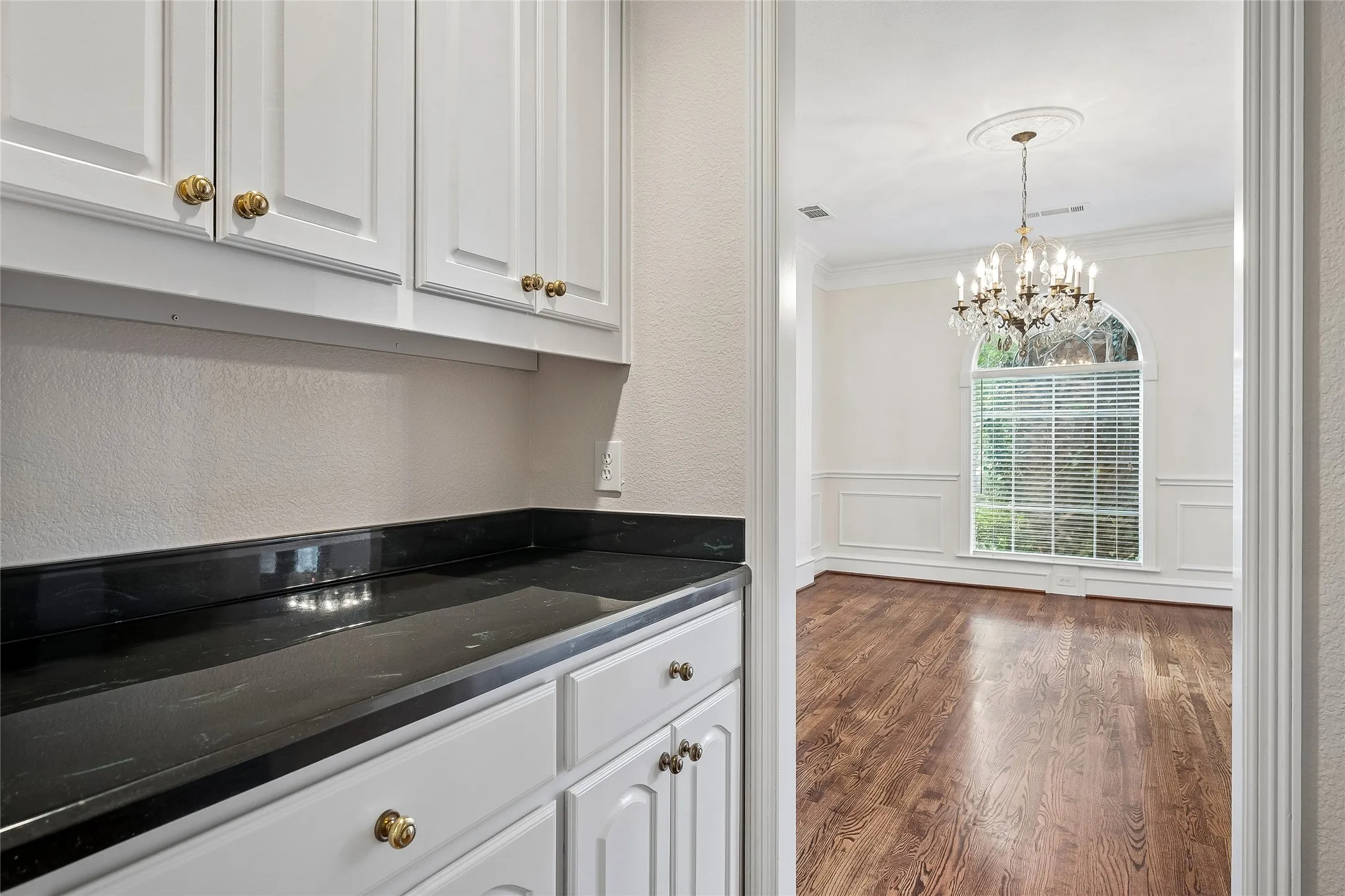 Single Family Residence For Sale in Tarrant County , 622 Regency Crossing, Southlake, Texas 76092, 3 Bedroom, 3 Bathroom, 2 Garage spaces, 3,225 Sqft, built in 1997, mls#21214016, Real Estate Agent in Southlake, Homes For Sale in Tarrant county, Homes For Sale in Southlake, Realtor in Southlake Texas, Real Estate Brokerage Independent Realty Texas, Luminita Cordes Realtor