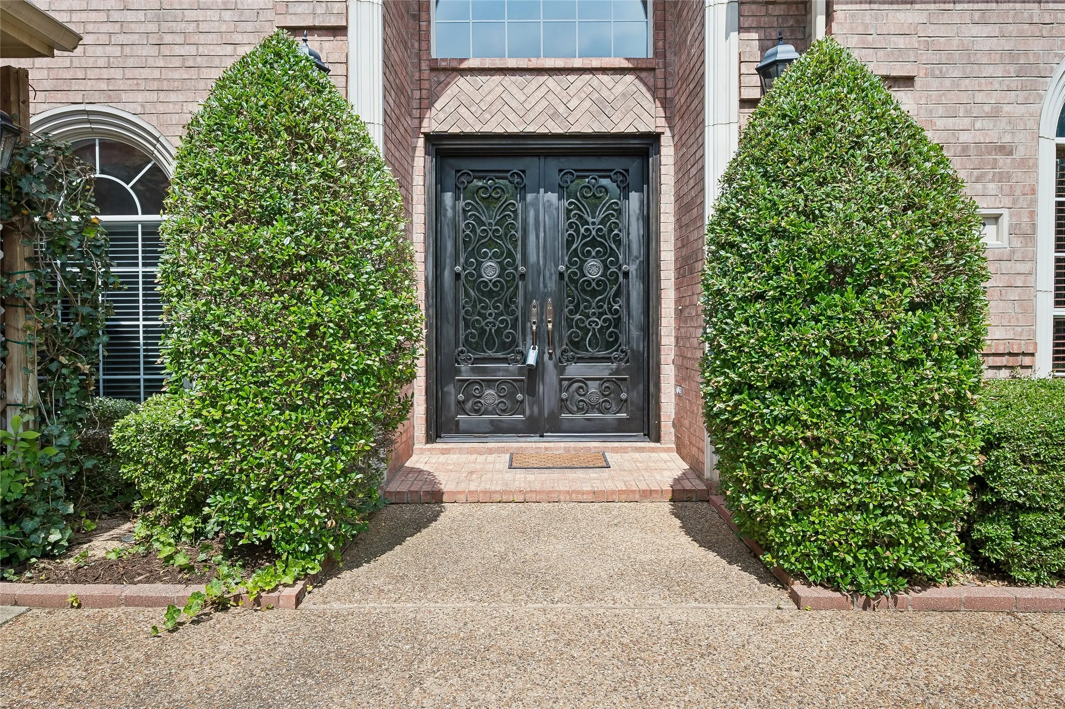 Single Family Residence For Sale in Tarrant County , 622 Regency Crossing, Southlake, Texas 76092, 3 Bedroom, 3 Bathroom, 2 Garage spaces, 3,225 Sqft, built in 1997, mls#21214016, Real Estate Agent in Southlake, Homes For Sale in Tarrant county, Homes For Sale in Southlake, Realtor in Southlake Texas, Real Estate Brokerage Independent Realty Texas, Luminita Cordes Realtor