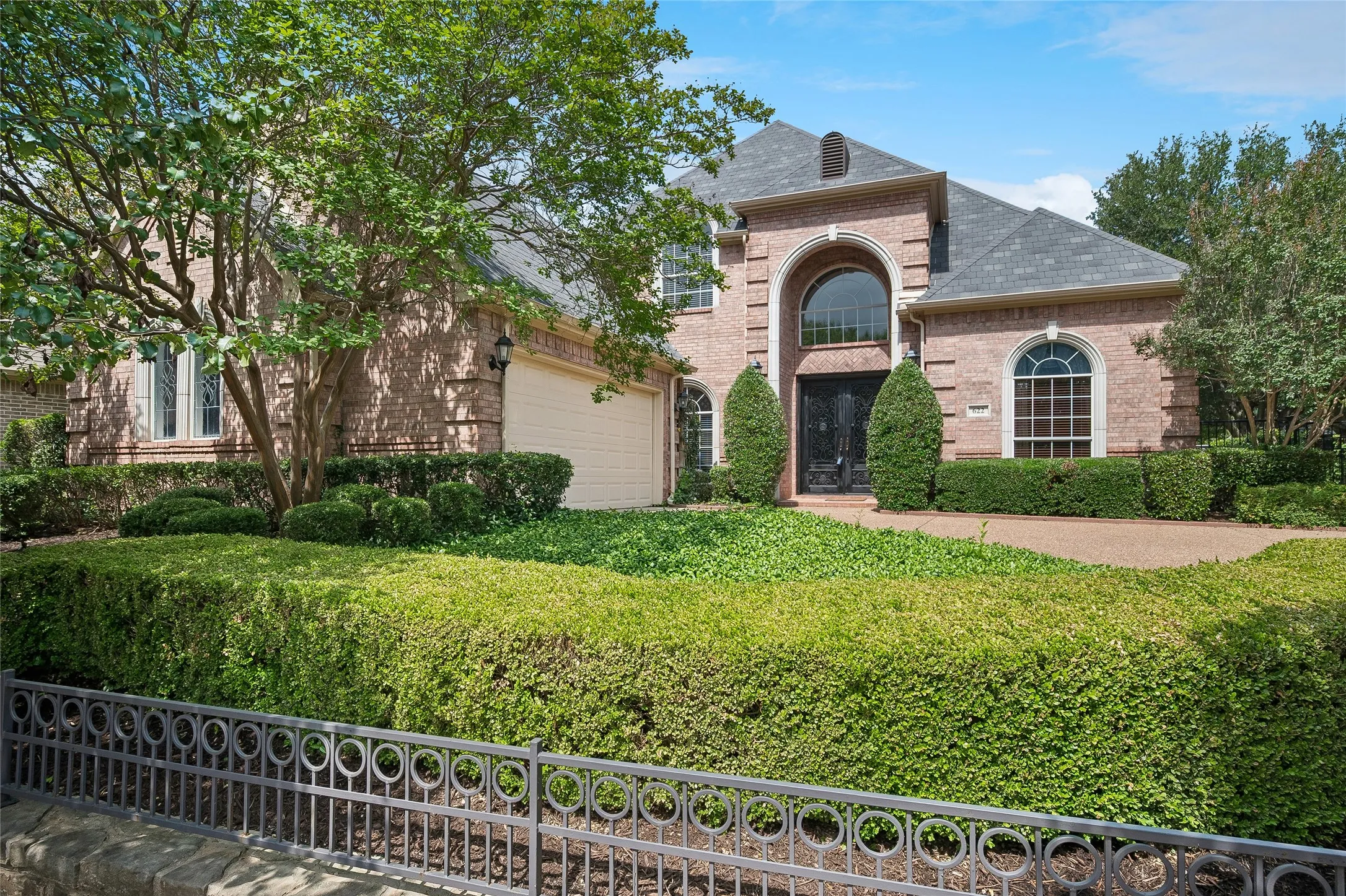 Single Family Residence For Sale in Tarrant County , 622 Regency Crossing, Southlake, Texas 76092, 3 Bedroom, 3 Bathroom, 2 Garage spaces, 3,225 Sqft, built in 1997, mls#21214016, Real Estate Agent in Southlake, Homes For Sale in Tarrant county, Homes For Sale in Southlake, Realtor in Southlake Texas, Real Estate Brokerage Independent Realty Texas, Luminita Cordes Realtor
