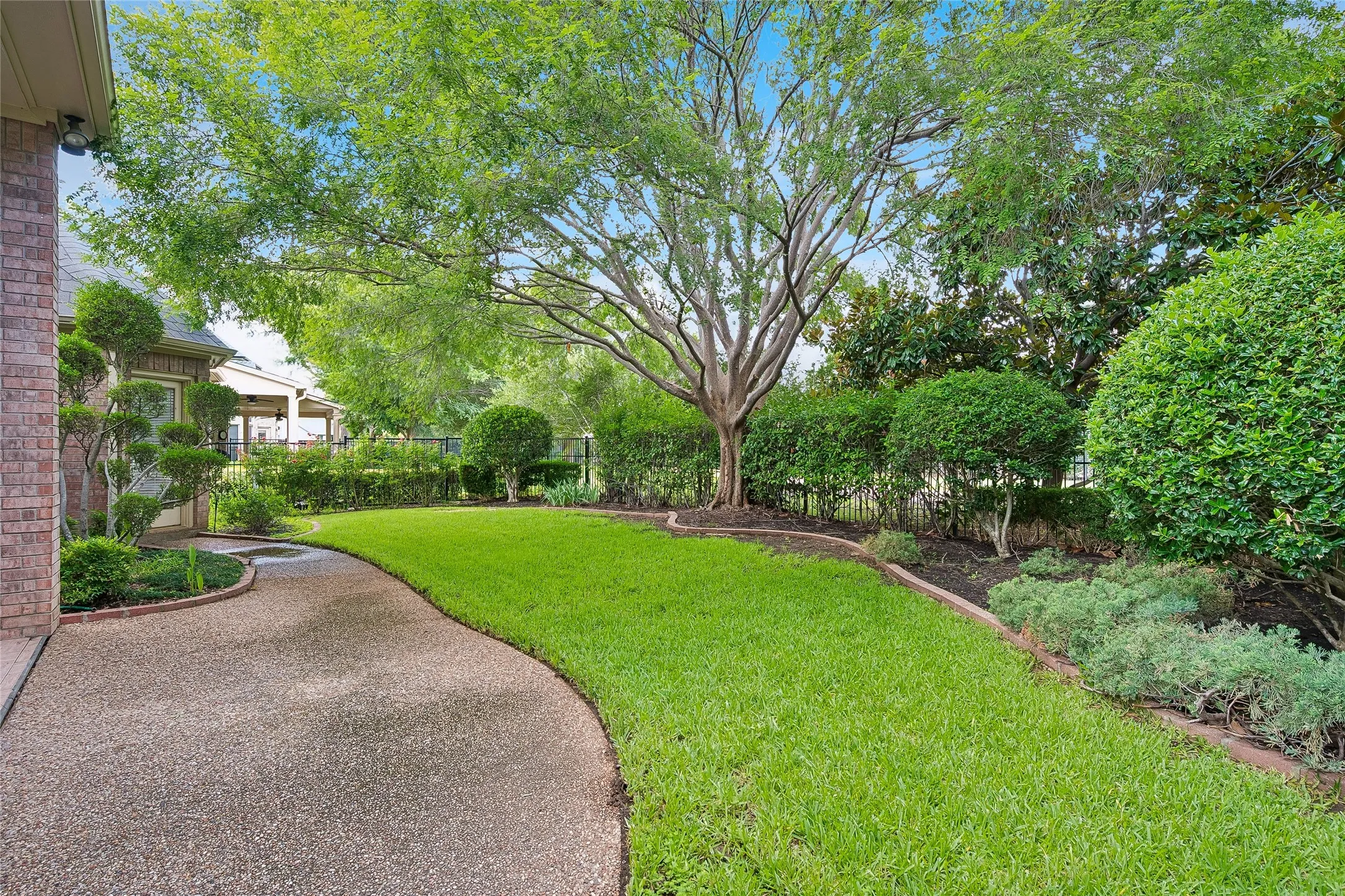 Single Family Residence For Sale in Tarrant County , 622 Regency Crossing, Southlake, Texas 76092, 3 Bedroom, 3 Bathroom, 2 Garage spaces, 3,225 Sqft, built in 1997, mls#21214016, Real Estate Agent in Southlake, Homes For Sale in Tarrant county, Homes For Sale in Southlake, Realtor in Southlake Texas, Real Estate Brokerage Independent Realty Texas, Luminita Cordes Realtor