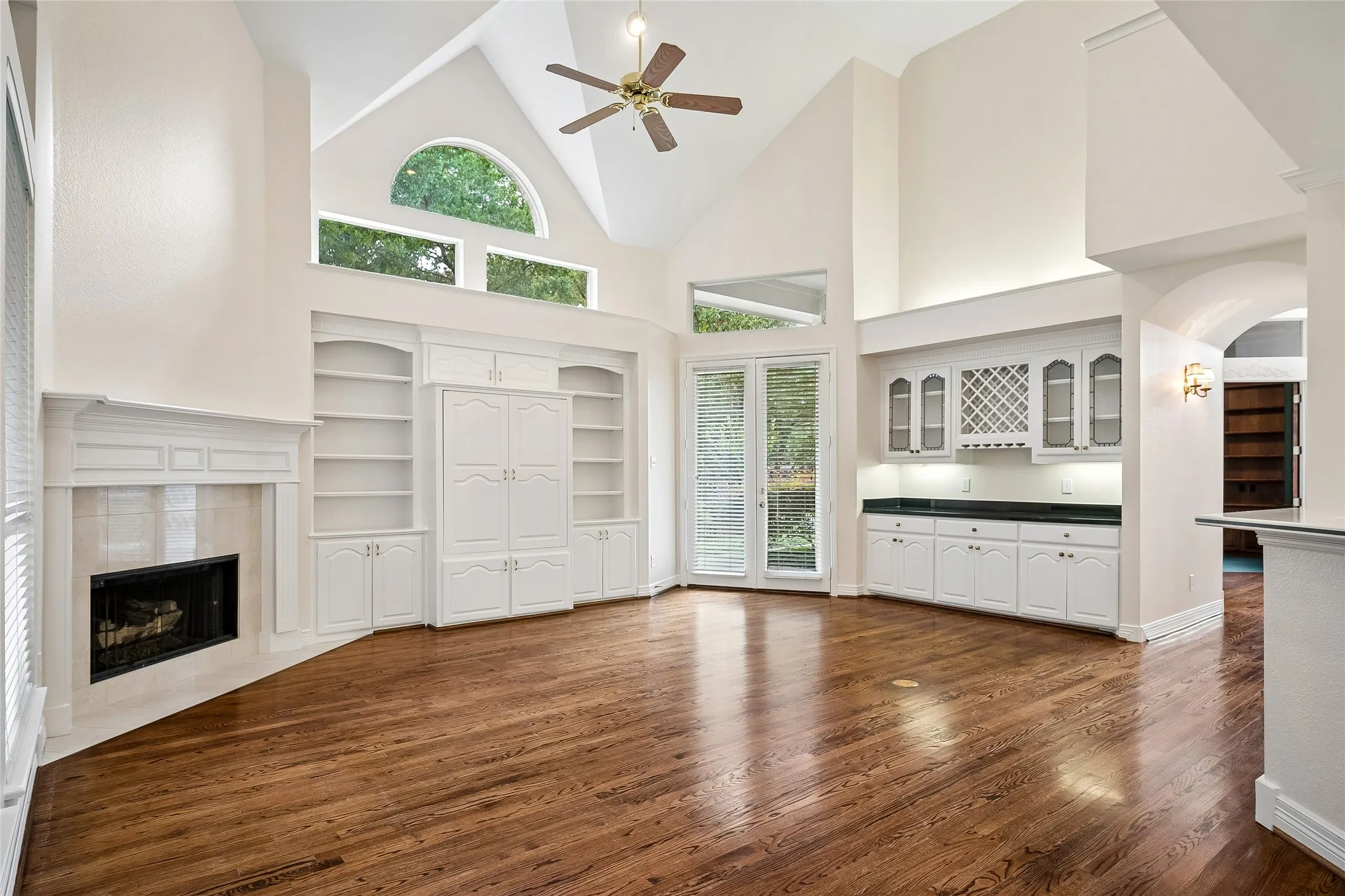 Single Family Residence For Sale in Tarrant County , 622 Regency Crossing, Southlake, Texas 76092, 3 Bedroom, 3 Bathroom, 2 Garage spaces, 3,225 Sqft, built in 1997, mls#21214016, Real Estate Agent in Southlake, Homes For Sale in Tarrant county, Homes For Sale in Southlake, Realtor in Southlake Texas, Real Estate Brokerage Independent Realty Texas, Luminita Cordes Realtor