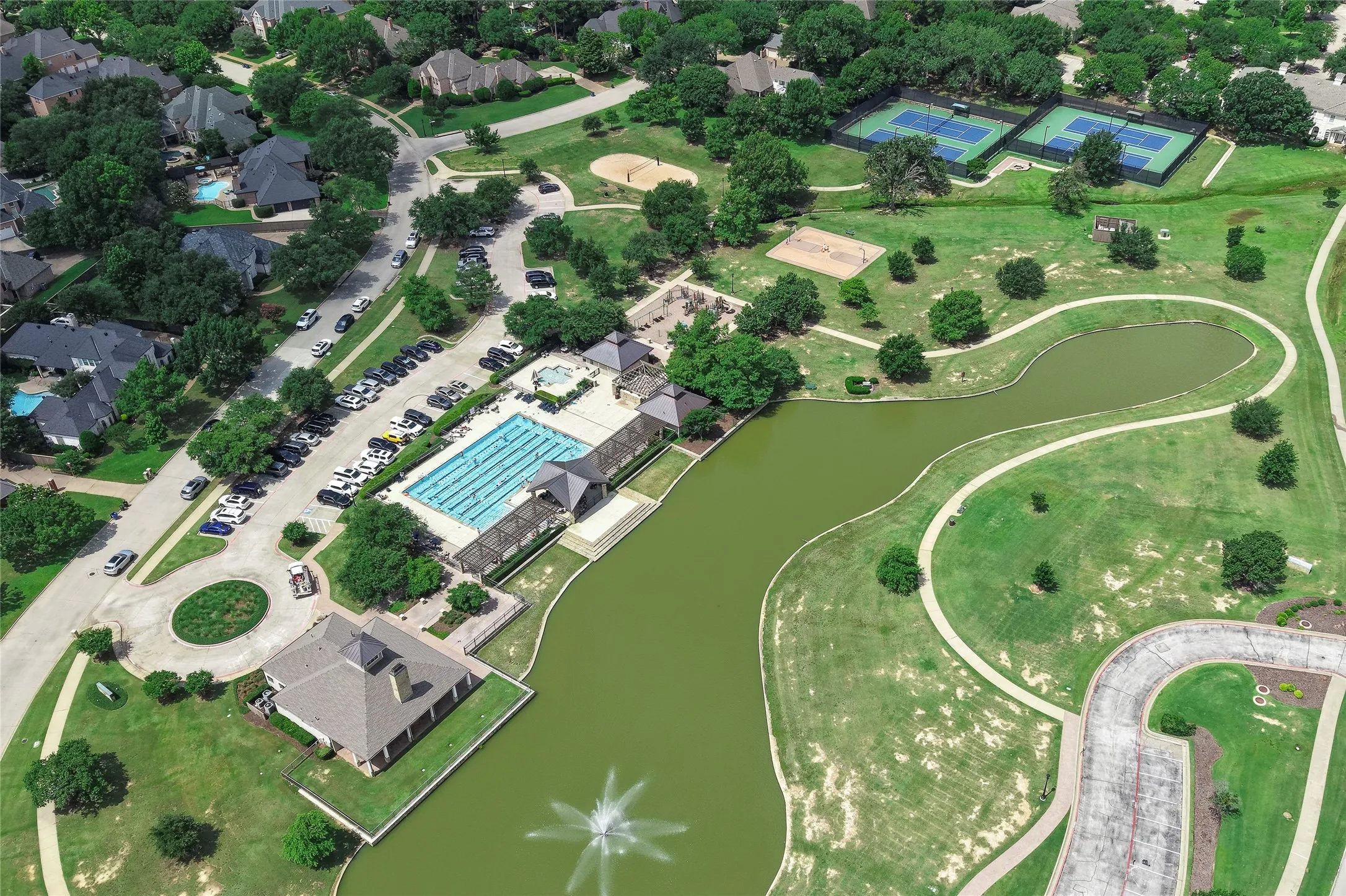 Single Family Residence For Sale in Tarrant County , 622 Regency Crossing, Southlake, Texas 76092, 3 Bedroom, 3 Bathroom, 2 Garage spaces, 3,225 Sqft, built in 1997, mls#21214016, Real Estate Agent in Southlake, Homes For Sale in Tarrant county, Homes For Sale in Southlake, Realtor in Southlake Texas, Real Estate Brokerage Independent Realty Texas, Luminita Cordes Realtor