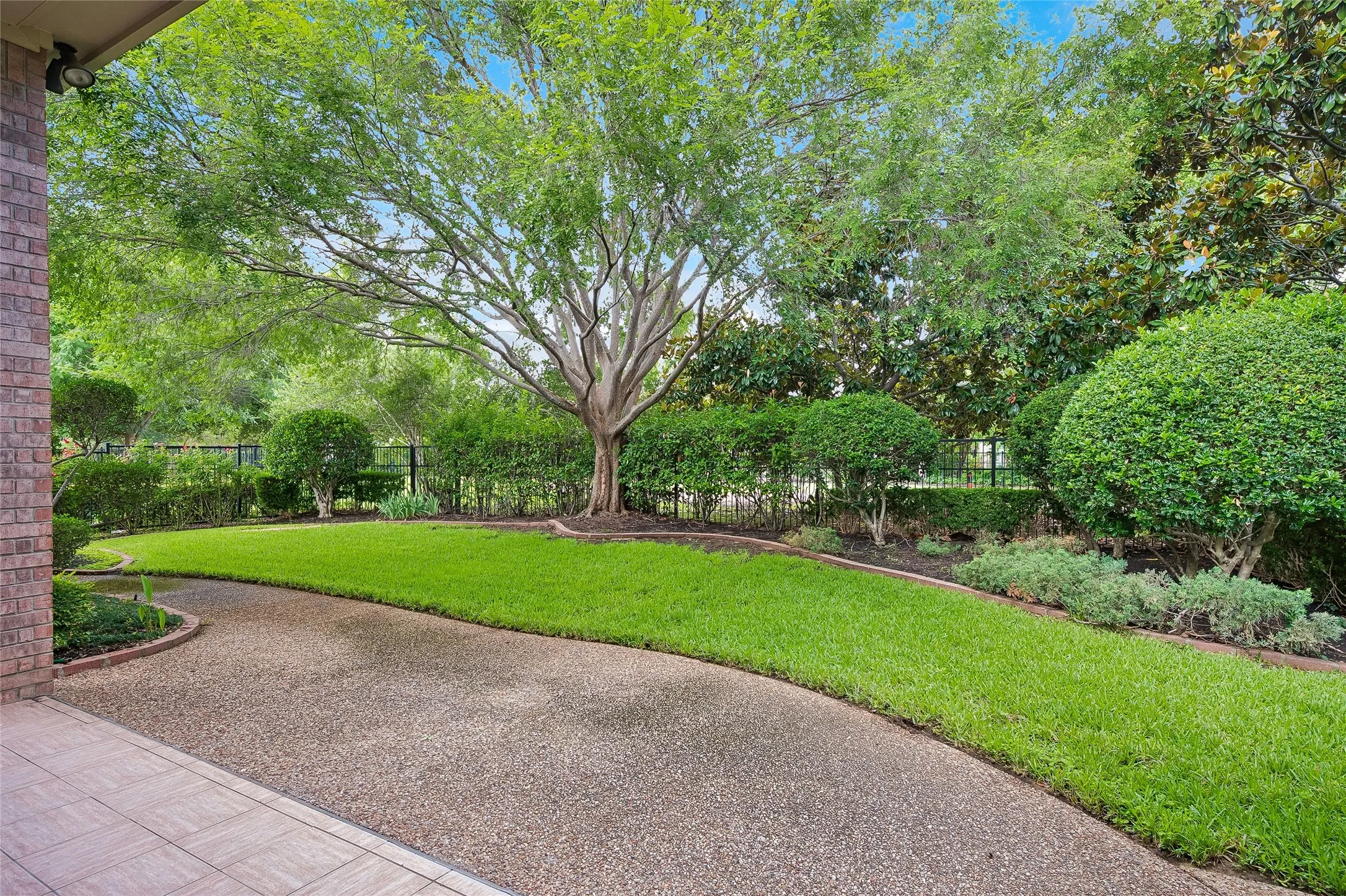 Single Family Residence For Sale in Tarrant County , 622 Regency Crossing, Southlake, Texas 76092, 3 Bedroom, 3 Bathroom, 2 Garage spaces, 3,225 Sqft, built in 1997, mls#21214016, Real Estate Agent in Southlake, Homes For Sale in Tarrant county, Homes For Sale in Southlake, Realtor in Southlake Texas, Real Estate Brokerage Independent Realty Texas, Luminita Cordes Realtor