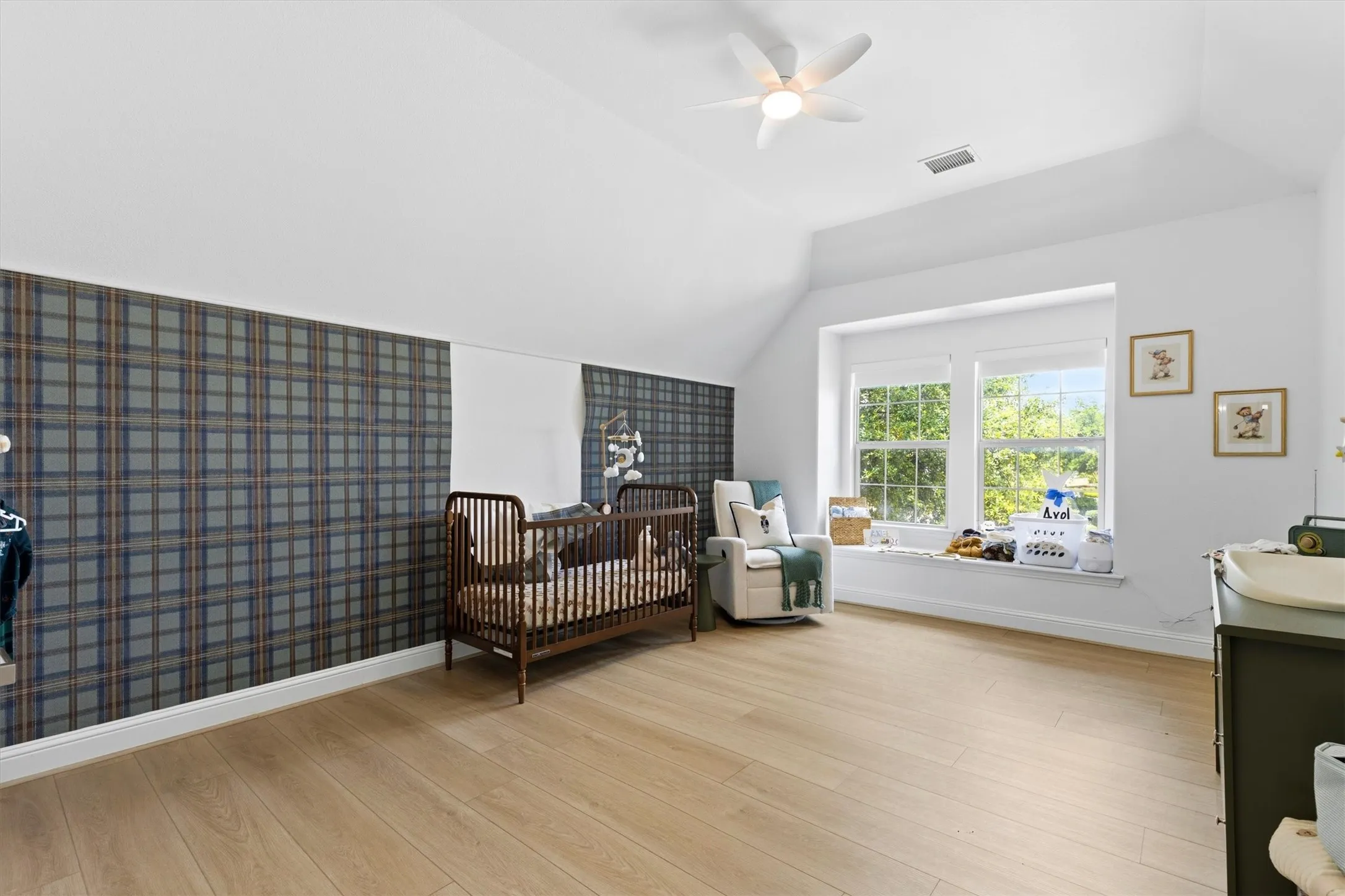 Single Family Residence For Sale in Denton County , 4311 Verde Lane, Frisco, Texas 75034, 4 Bedroom, 3 Bathroom, 2 Garage spaces, 3,371 Sqft, built in 2013, mls#21293001, Real Estate Agent in Frisco, Homes For Sale in Denton county, Homes For Sale in Frisco, Realtor in Frisco Texas, Real Estate Brokerage Independent Realty Texas, Luminita Cordes Realtor