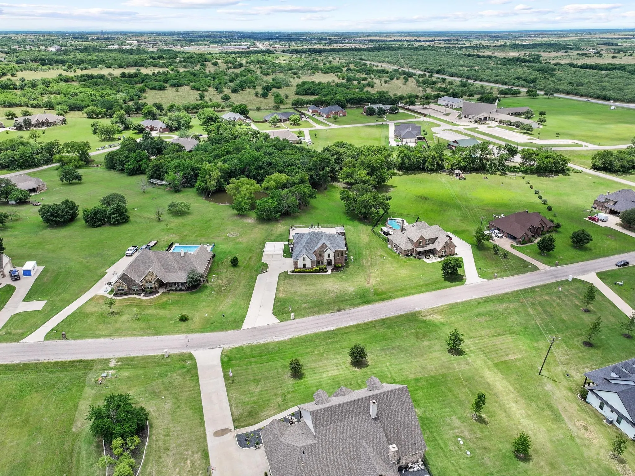 Single Family Residence For Sale in Grayson County , 107 Whispering Winds Drive, Gunter, Texas 75058, 5 Bedroom, 4 Bathroom, 3 Garage spaces, 3,642 Sqft, built in 2020, mls#21285641, Real Estate Agent in Gunter, Homes For Sale in Grayson county, Homes For Sale in Gunter, Realtor in Gunter Texas, Real Estate Brokerage Independent Realty Texas, Luminita Cordes Realtor