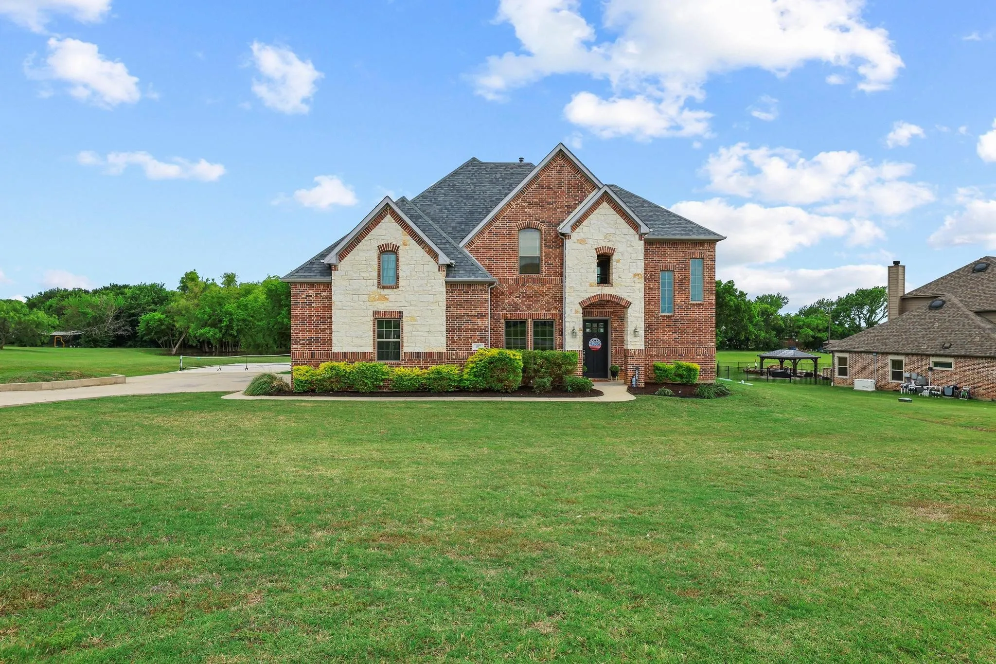 Single Family Residence For Sale in Grayson County , 107 Whispering Winds Drive, Gunter, Texas 75058, 5 Bedroom, 4 Bathroom, 3 Garage spaces, 3,642 Sqft, built in 2020, mls#21285641, Real Estate Agent in Gunter, Homes For Sale in Grayson county, Homes For Sale in Gunter, Realtor in Gunter Texas, Real Estate Brokerage Independent Realty Texas, Luminita Cordes Realtor