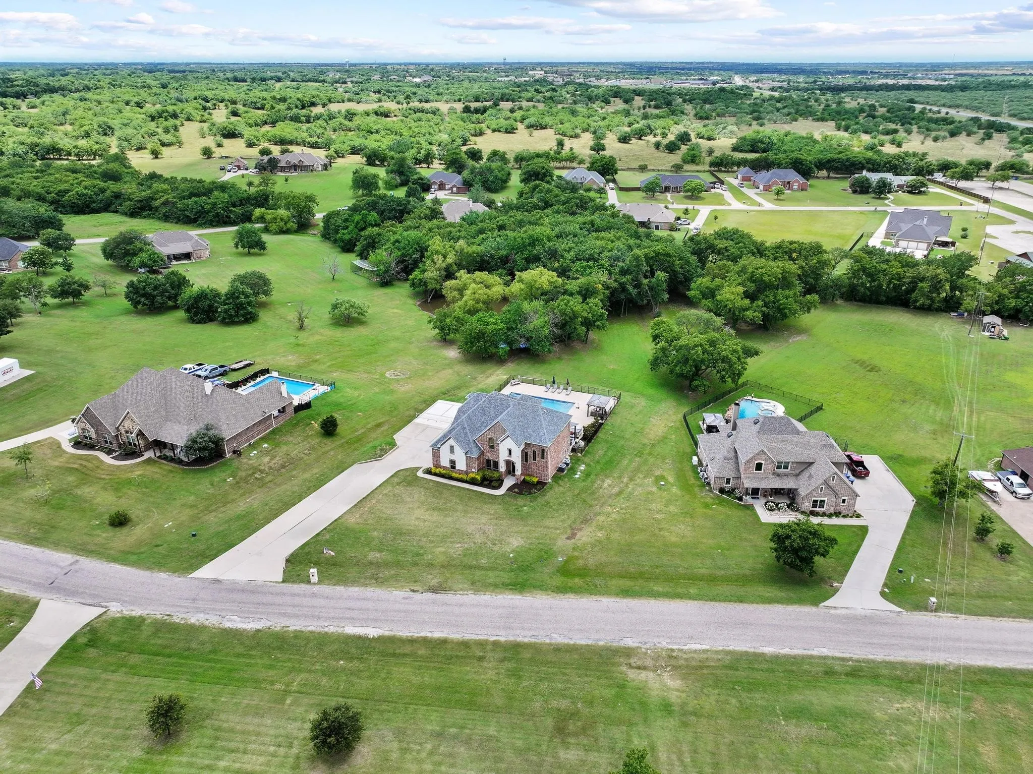 Single Family Residence For Sale in Grayson County , 107 Whispering Winds Drive, Gunter, Texas 75058, 5 Bedroom, 4 Bathroom, 3 Garage spaces, 3,642 Sqft, built in 2020, mls#21285641, Real Estate Agent in Gunter, Homes For Sale in Grayson county, Homes For Sale in Gunter, Realtor in Gunter Texas, Real Estate Brokerage Independent Realty Texas, Luminita Cordes Realtor