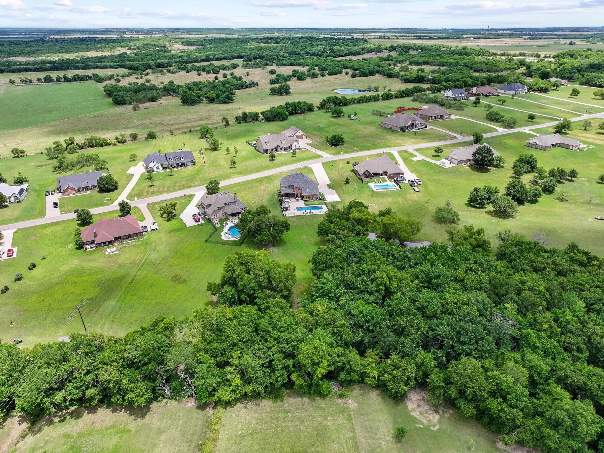 Single Family Residence For Sale in Grayson County , 107 Whispering Winds Drive, Gunter, Texas 75058, 5 Bedroom, 4 Bathroom, 3 Garage spaces, 3,642 Sqft, built in 2020, mls#21285641, Real Estate Agent in Gunter, Homes For Sale in Grayson county, Homes For Sale in Gunter, Realtor in Gunter Texas, Real Estate Brokerage Independent Realty Texas, Luminita Cordes Realtor