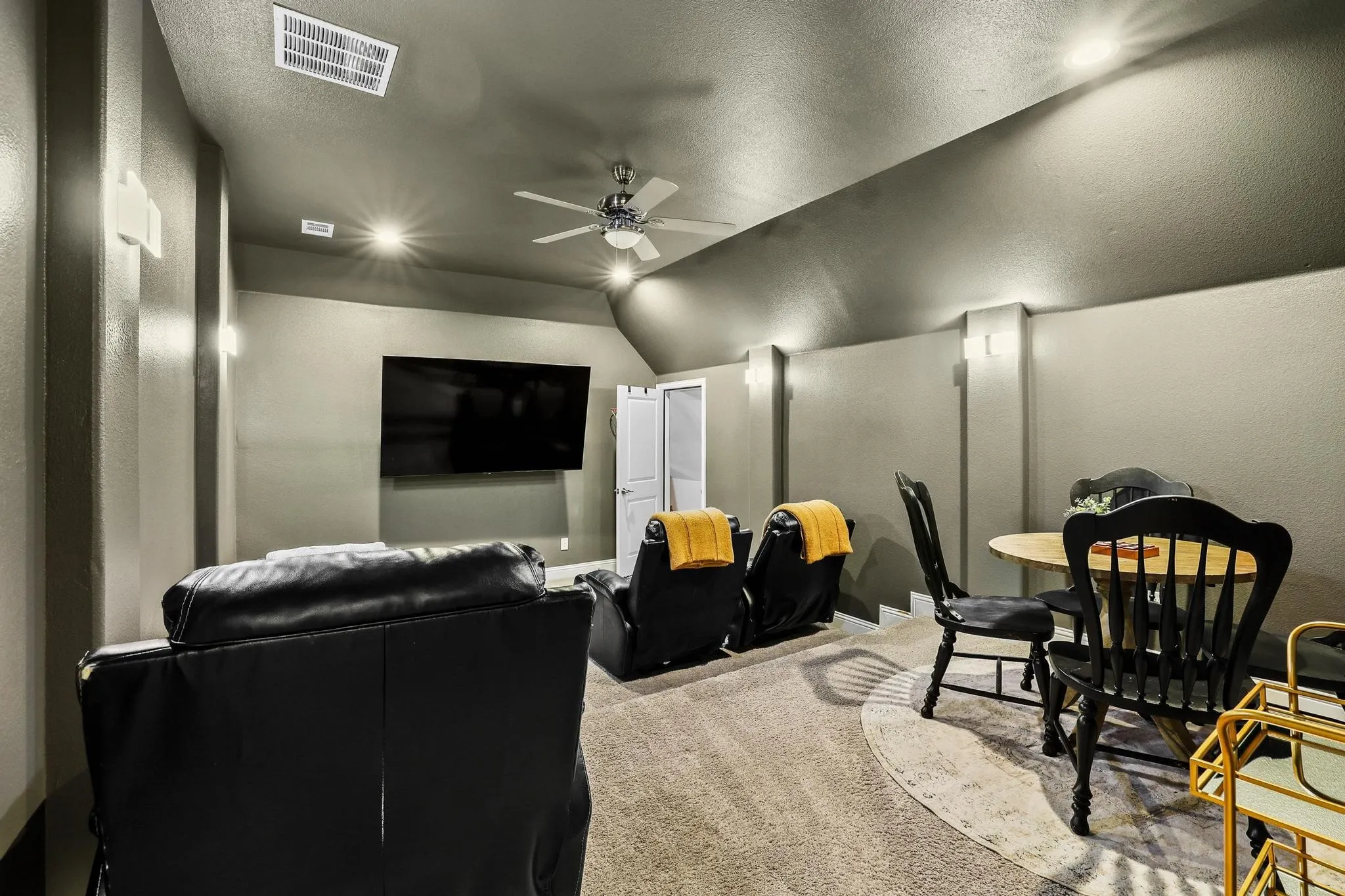 Single Family Residence For Sale in Grayson County , 107 Whispering Winds Drive, Gunter, Texas 75058, 5 Bedroom, 4 Bathroom, 3 Garage spaces, 3,642 Sqft, built in 2020, mls#21285641, Real Estate Agent in Gunter, Homes For Sale in Grayson county, Homes For Sale in Gunter, Realtor in Gunter Texas, Real Estate Brokerage Independent Realty Texas, Luminita Cordes Realtor