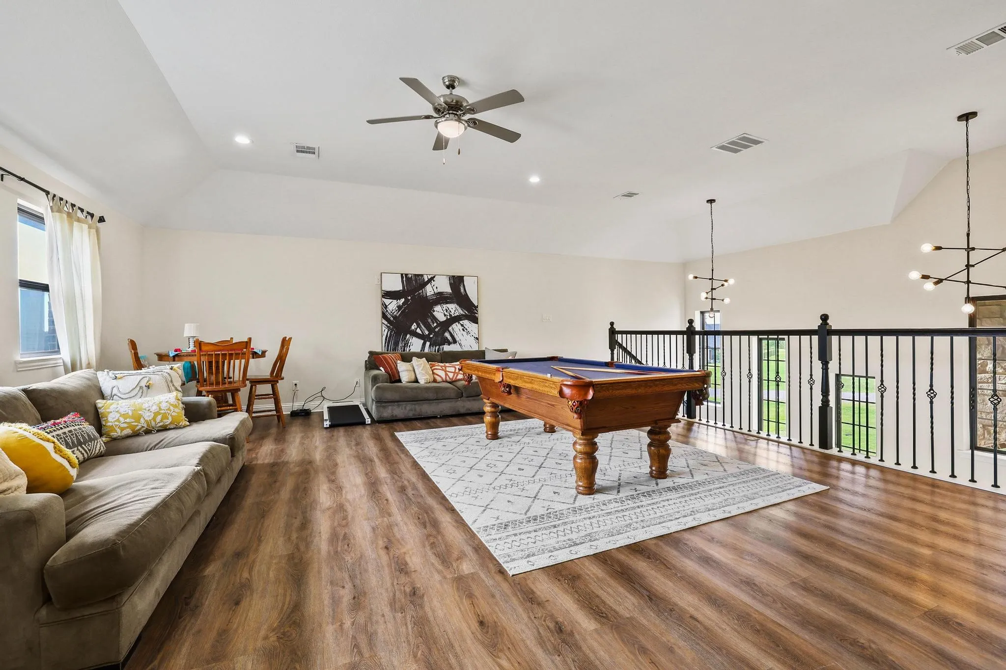 Single Family Residence For Sale in Grayson County , 107 Whispering Winds Drive, Gunter, Texas 75058, 5 Bedroom, 4 Bathroom, 3 Garage spaces, 3,642 Sqft, built in 2020, mls#21285641, Real Estate Agent in Gunter, Homes For Sale in Grayson county, Homes For Sale in Gunter, Realtor in Gunter Texas, Real Estate Brokerage Independent Realty Texas, Luminita Cordes Realtor