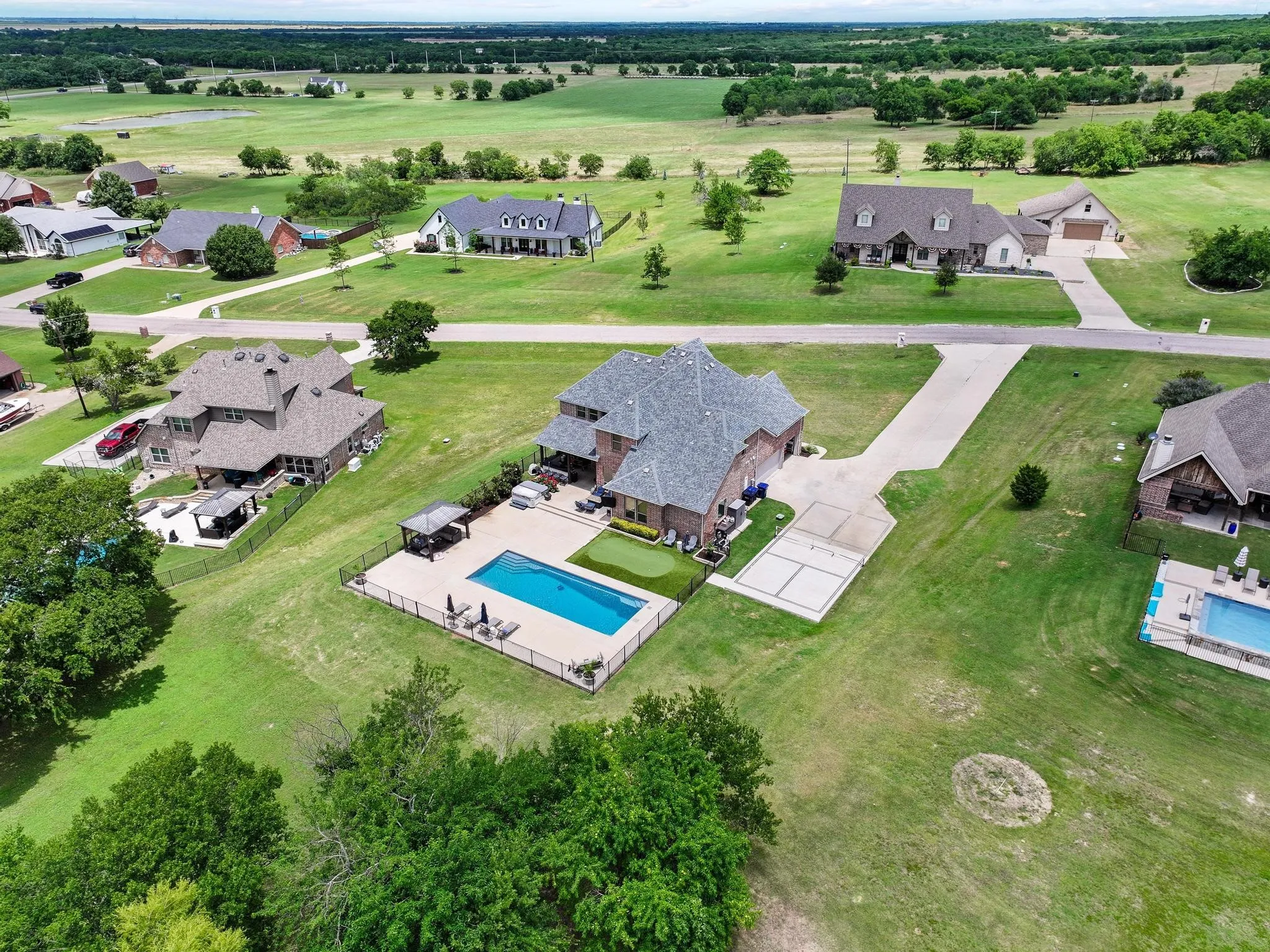 Single Family Residence For Sale in Grayson County , 107 Whispering Winds Drive, Gunter, Texas 75058, 5 Bedroom, 4 Bathroom, 3 Garage spaces, 3,642 Sqft, built in 2020, mls#21285641, Real Estate Agent in Gunter, Homes For Sale in Grayson county, Homes For Sale in Gunter, Realtor in Gunter Texas, Real Estate Brokerage Independent Realty Texas, Luminita Cordes Realtor