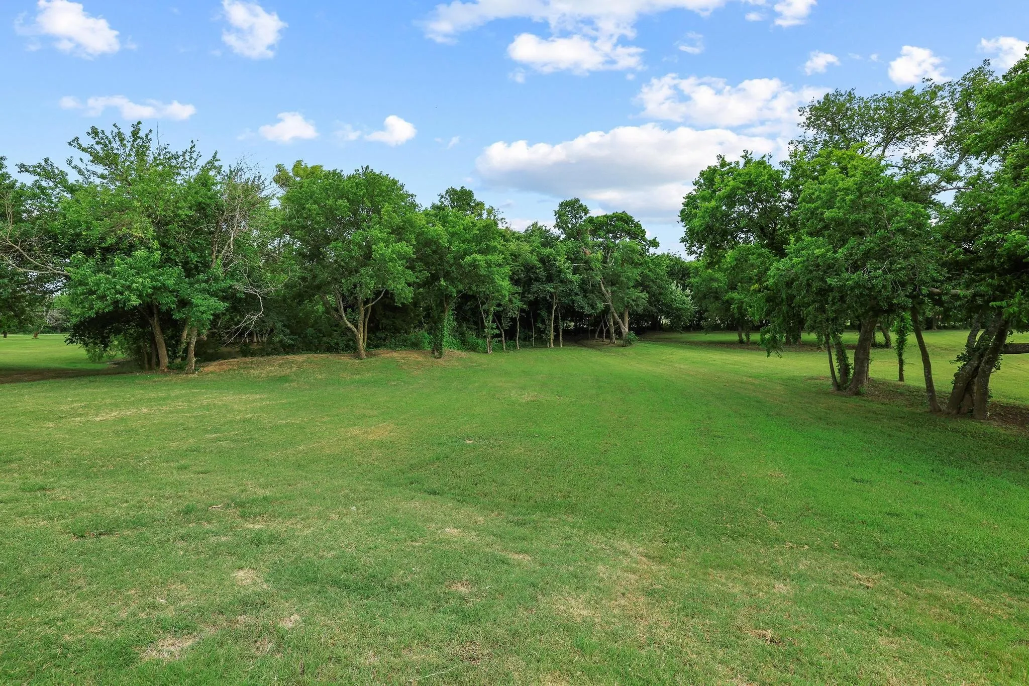 Single Family Residence For Sale in Grayson County , 107 Whispering Winds Drive, Gunter, Texas 75058, 5 Bedroom, 4 Bathroom, 3 Garage spaces, 3,642 Sqft, built in 2020, mls#21285641, Real Estate Agent in Gunter, Homes For Sale in Grayson county, Homes For Sale in Gunter, Realtor in Gunter Texas, Real Estate Brokerage Independent Realty Texas, Luminita Cordes Realtor