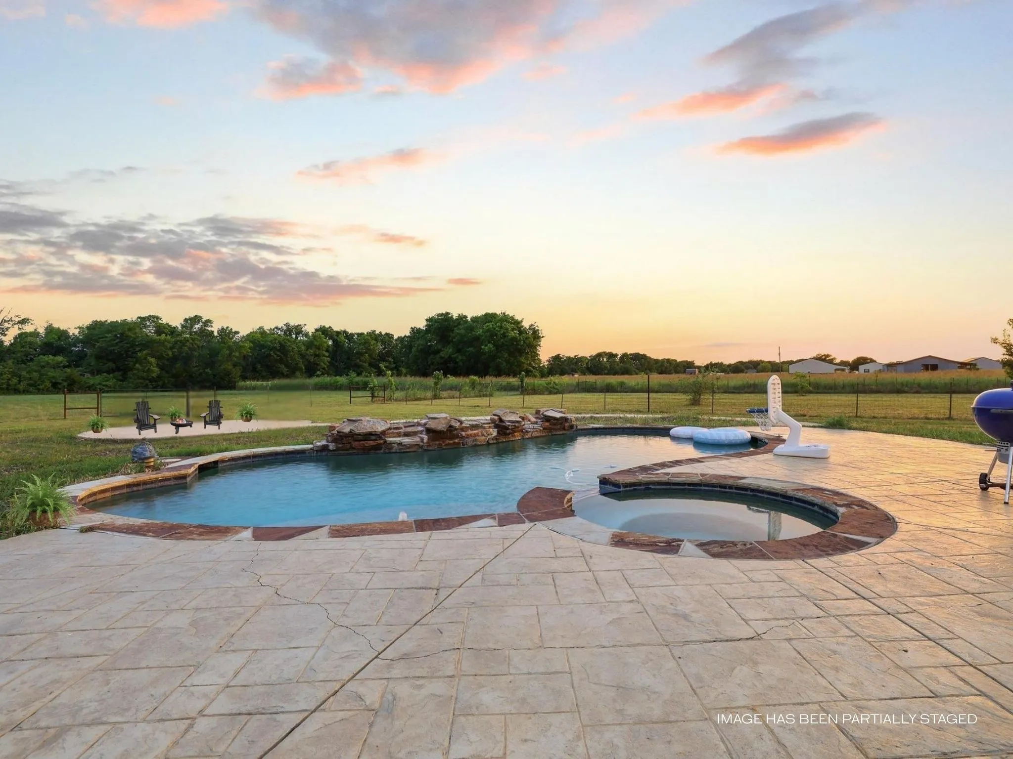 Single Family Residence For Sale in Fannin County , 460 County Road 4421, Trenton, Texas 75490, 3 Bedroom, 3 Bathroom, 3 Garage spaces, 2,417 Sqft, built in 2015, mls#21283361, Real Estate Agent in Trenton, Homes For Sale in Fannin county, Homes For Sale in Trenton, Realtor in Trenton Texas, Real Estate Brokerage Independent Realty Texas, Luminita Cordes Realtor