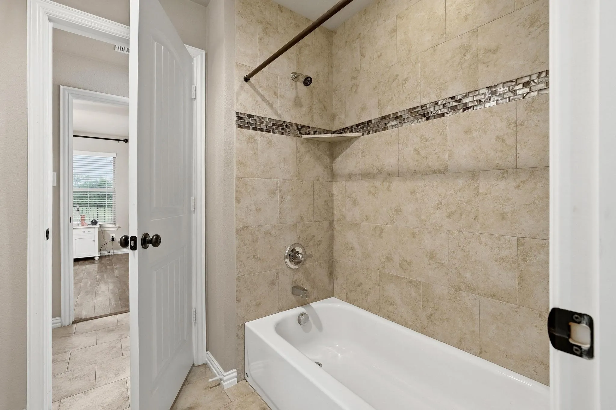 Single Family Residence For Sale in Fannin County , 460 County Road 4421, Trenton, Texas 75490, 3 Bedroom, 3 Bathroom, 3 Garage spaces, 2,417 Sqft, built in 2015, mls#21283361, Real Estate Agent in Trenton, Homes For Sale in Fannin county, Homes For Sale in Trenton, Realtor in Trenton Texas, Real Estate Brokerage Independent Realty Texas, Luminita Cordes Realtor