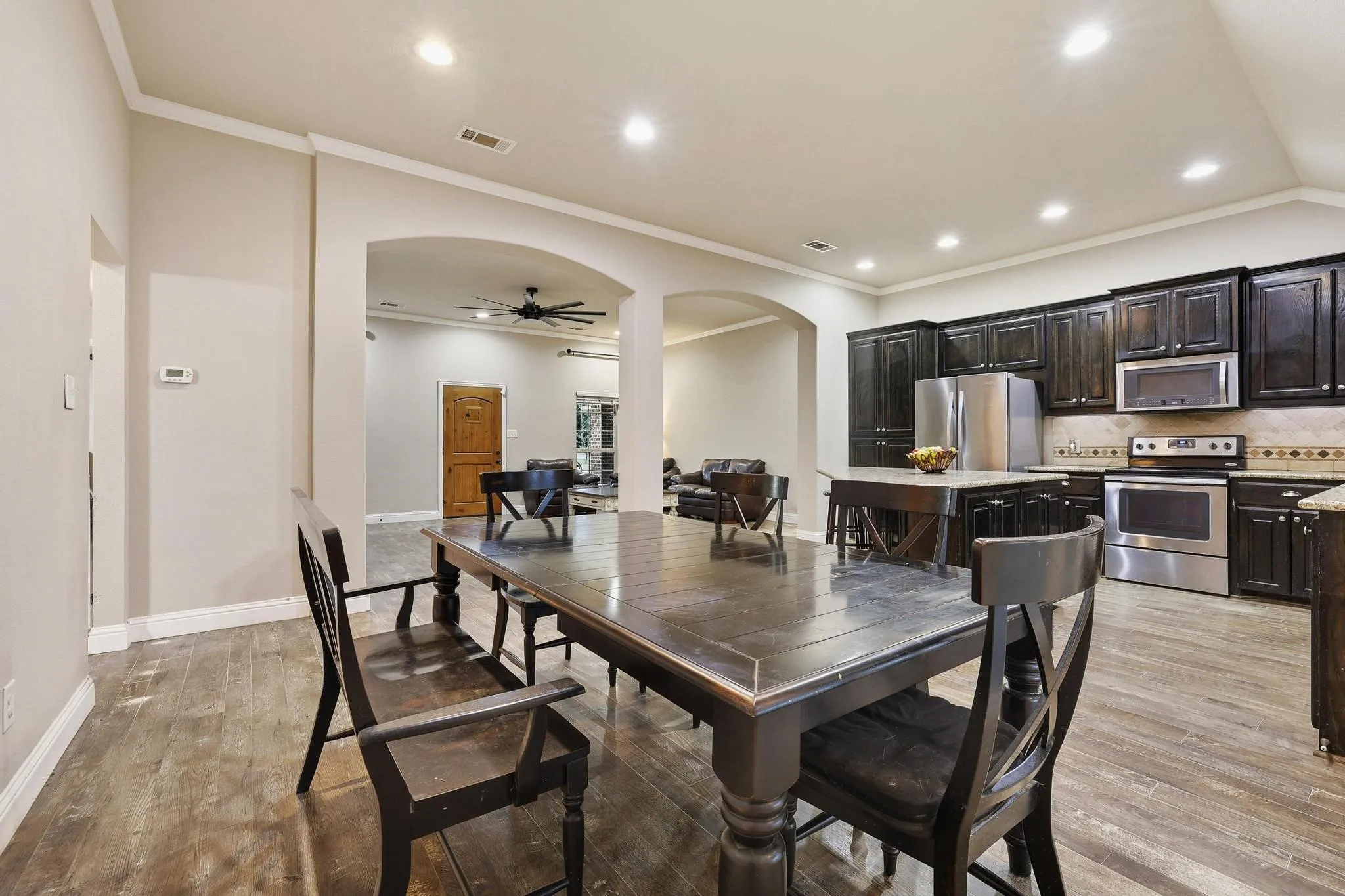 Single Family Residence For Sale in Fannin County , 460 County Road 4421, Trenton, Texas 75490, 3 Bedroom, 3 Bathroom, 3 Garage spaces, 2,417 Sqft, built in 2015, mls#21283361, Real Estate Agent in Trenton, Homes For Sale in Fannin county, Homes For Sale in Trenton, Realtor in Trenton Texas, Real Estate Brokerage Independent Realty Texas, Luminita Cordes Realtor