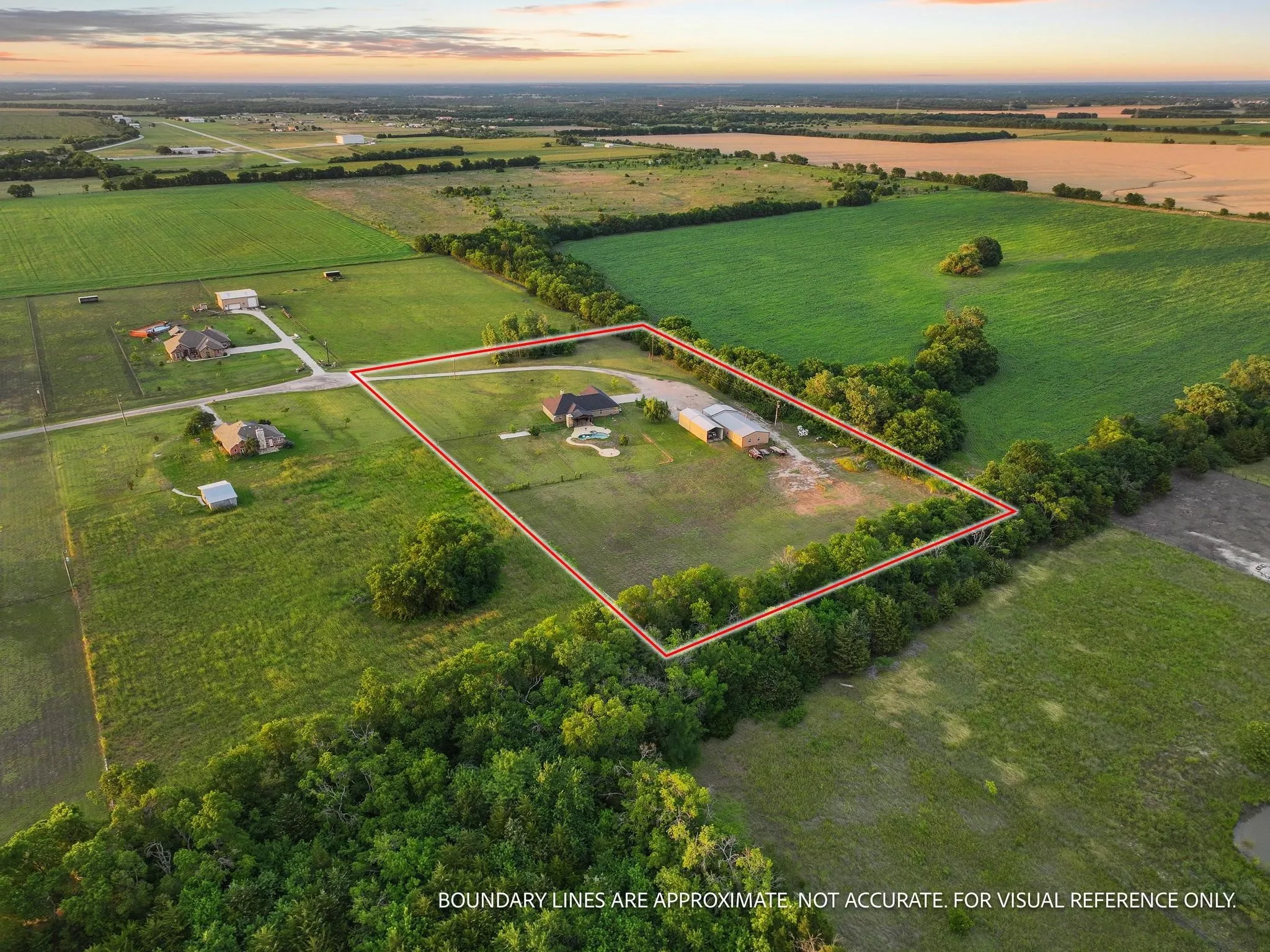 Single Family Residence For Sale in Fannin County , 460 County Road 4421, Trenton, Texas 75490, 3 Bedroom, 3 Bathroom, 3 Garage spaces, 2,417 Sqft, built in 2015, mls#21283361, Real Estate Agent in Trenton, Homes For Sale in Fannin county, Homes For Sale in Trenton, Realtor in Trenton Texas, Real Estate Brokerage Independent Realty Texas, Luminita Cordes Realtor