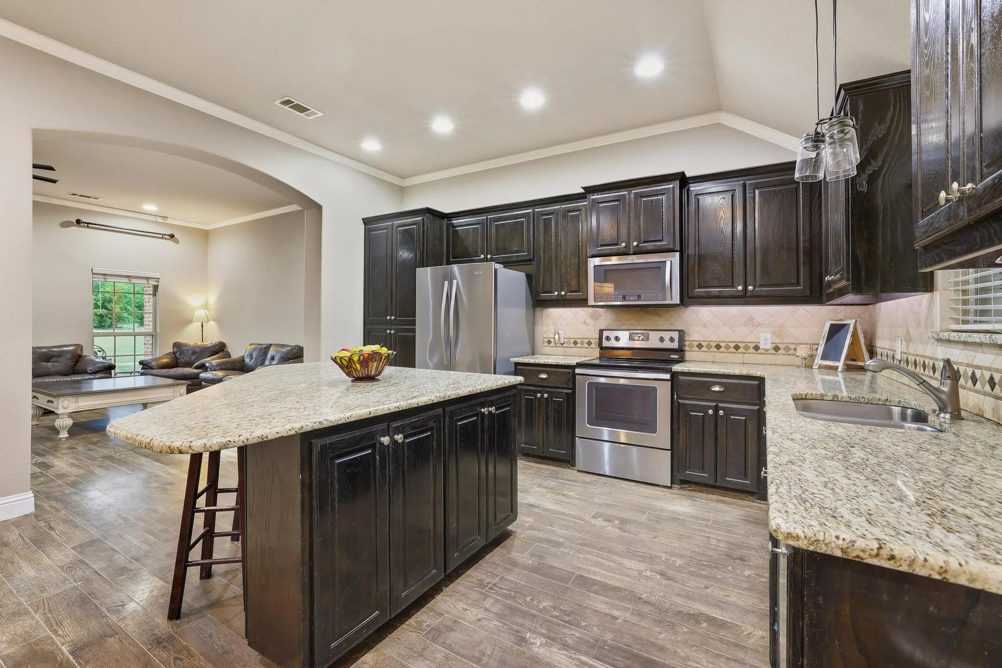 Single Family Residence For Sale in Fannin County , 460 County Road 4421, Trenton, Texas 75490, 3 Bedroom, 3 Bathroom, 3 Garage spaces, 2,417 Sqft, built in 2015, mls#21283361, Real Estate Agent in Trenton, Homes For Sale in Fannin county, Homes For Sale in Trenton, Realtor in Trenton Texas, Real Estate Brokerage Independent Realty Texas, Luminita Cordes Realtor