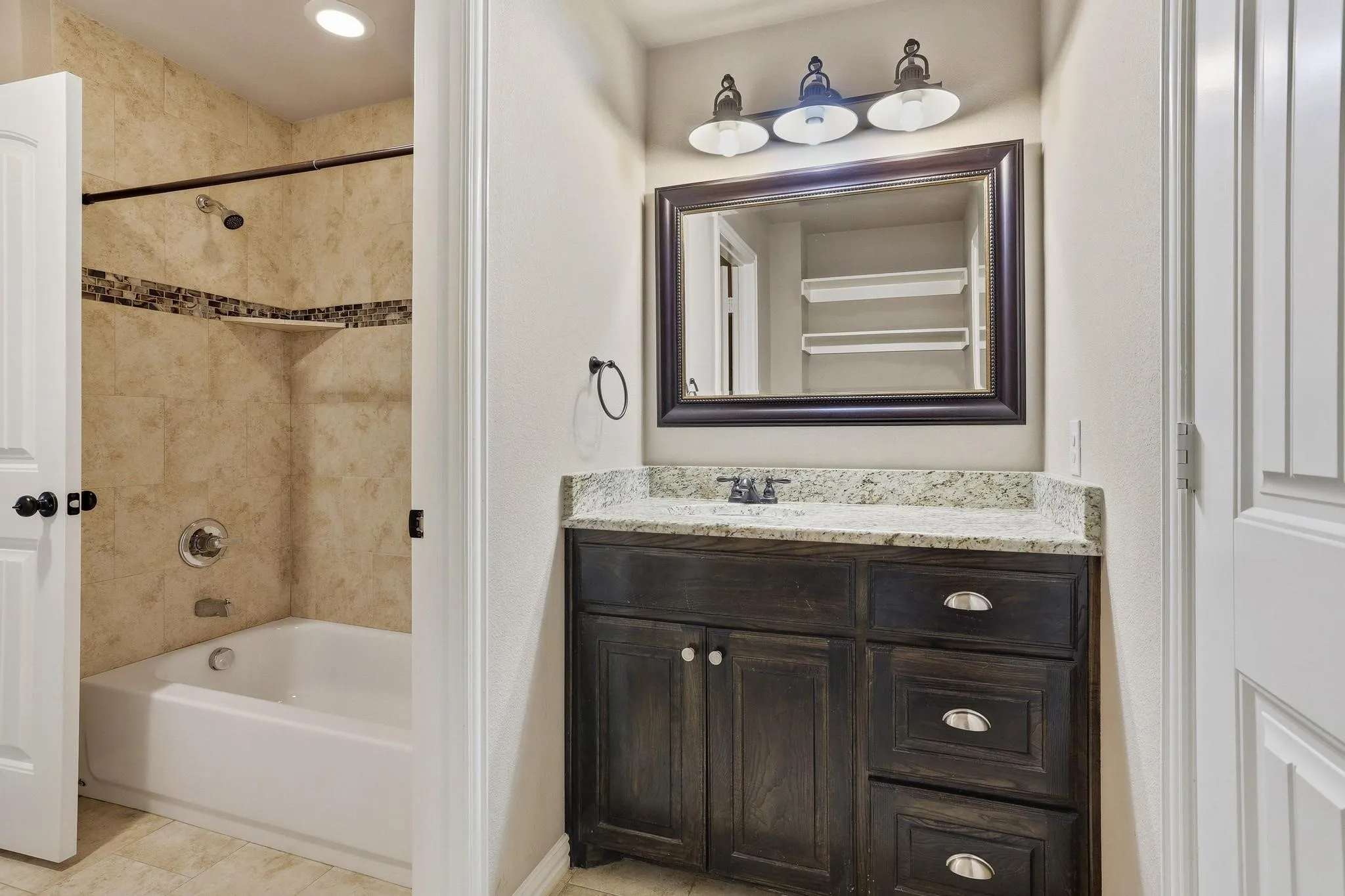 Single Family Residence For Sale in Fannin County , 460 County Road 4421, Trenton, Texas 75490, 3 Bedroom, 3 Bathroom, 3 Garage spaces, 2,417 Sqft, built in 2015, mls#21283361, Real Estate Agent in Trenton, Homes For Sale in Fannin county, Homes For Sale in Trenton, Realtor in Trenton Texas, Real Estate Brokerage Independent Realty Texas, Luminita Cordes Realtor