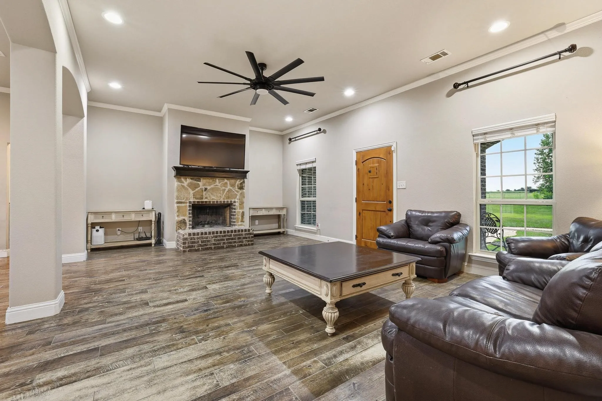 Single Family Residence For Sale in Fannin County , 460 County Road 4421, Trenton, Texas 75490, 3 Bedroom, 3 Bathroom, 3 Garage spaces, 2,417 Sqft, built in 2015, mls#21283361, Real Estate Agent in Trenton, Homes For Sale in Fannin county, Homes For Sale in Trenton, Realtor in Trenton Texas, Real Estate Brokerage Independent Realty Texas, Luminita Cordes Realtor
