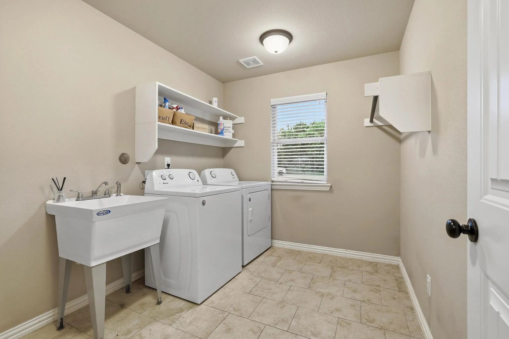 Single Family Residence For Sale in Fannin County , 460 County Road 4421, Trenton, Texas 75490, 3 Bedroom, 3 Bathroom, 3 Garage spaces, 2,417 Sqft, built in 2015, mls#21283361, Real Estate Agent in Trenton, Homes For Sale in Fannin county, Homes For Sale in Trenton, Realtor in Trenton Texas, Real Estate Brokerage Independent Realty Texas, Luminita Cordes Realtor