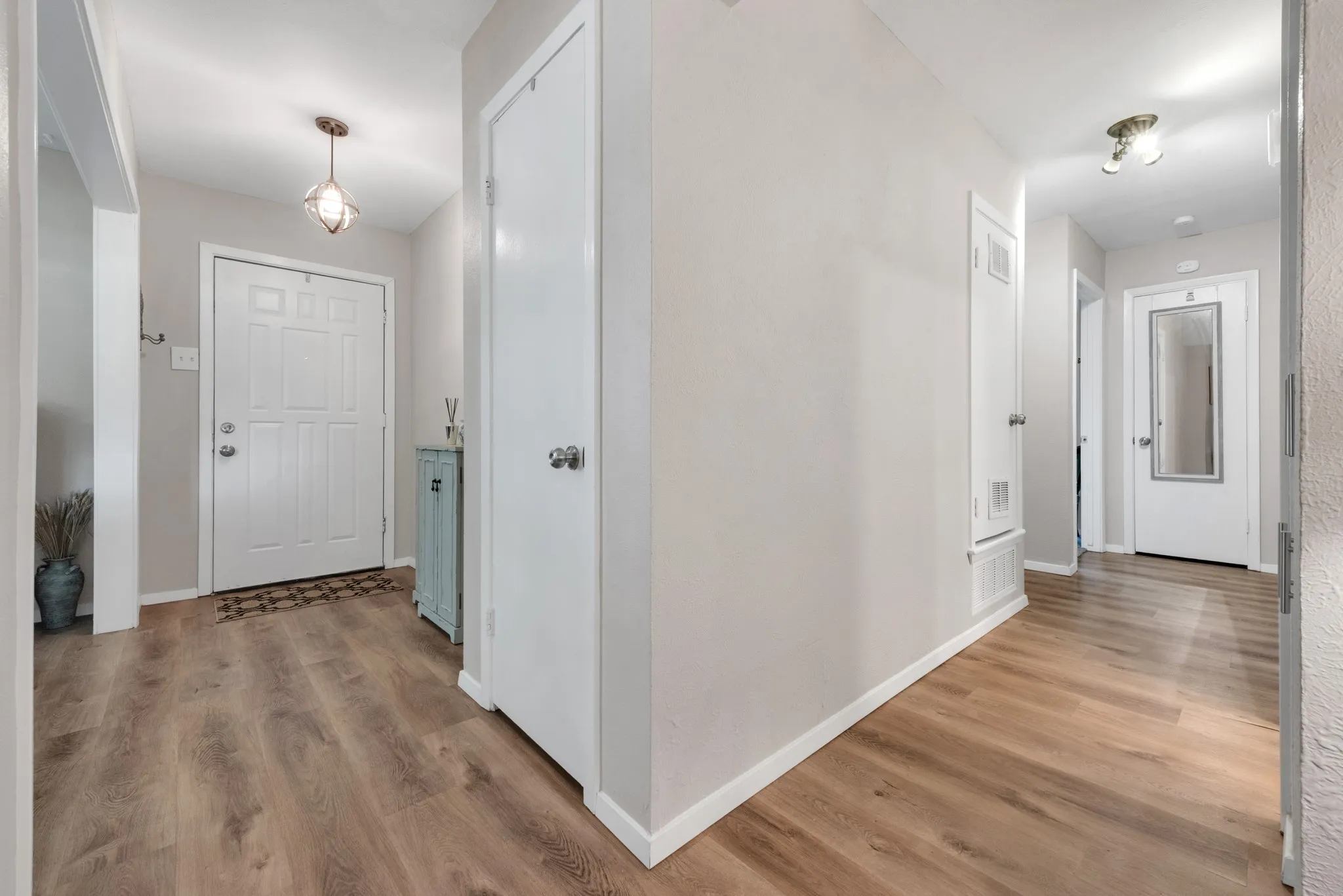 Single Family Residence For Sale in Grayson County , 842 Starlight Drive, Sherman, Texas 75090, 3 Bedroom, 2 Bathroom, 2 Garage spaces, 1,558 Sqft, built in 1969, mls#21291255, Real Estate Agent in Sherman, Homes For Sale in Grayson county, Homes For Sale in Sherman, Realtor in Sherman Texas, Real Estate Brokerage Independent Realty Texas, Luminita Cordes Realtor
